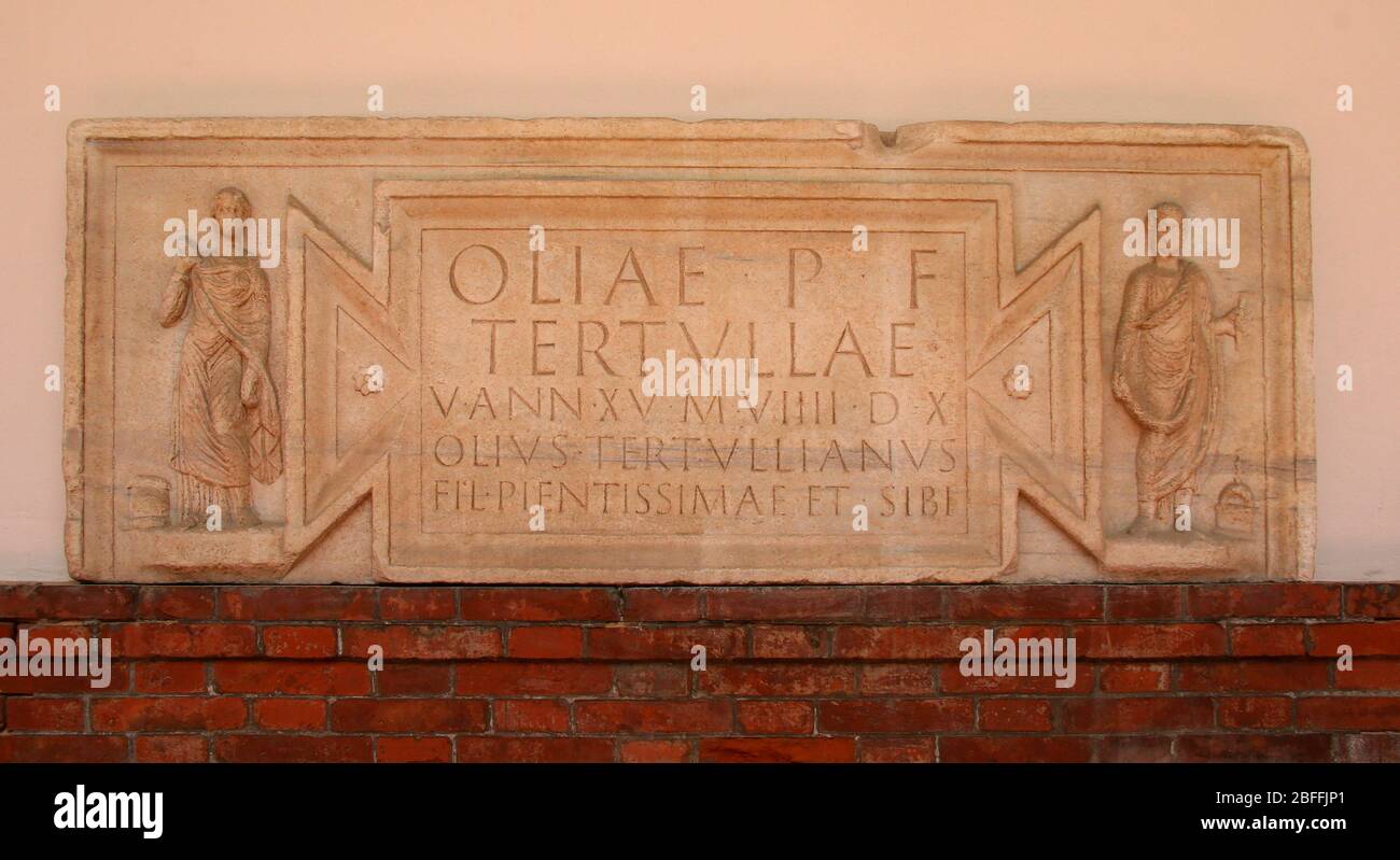 Sarkophag von Olia Tertula (vor 15 Jahren) mit Tabula ansata. 2. Jahrhundert n. Chr. Römische Ära. Ravenna, Italien. Stockfoto