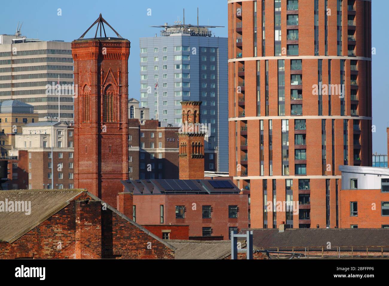 Viktorianische Strukturen im Tower Works & Moderne Architektur im Stadtzentrum von Leeds Stockfoto