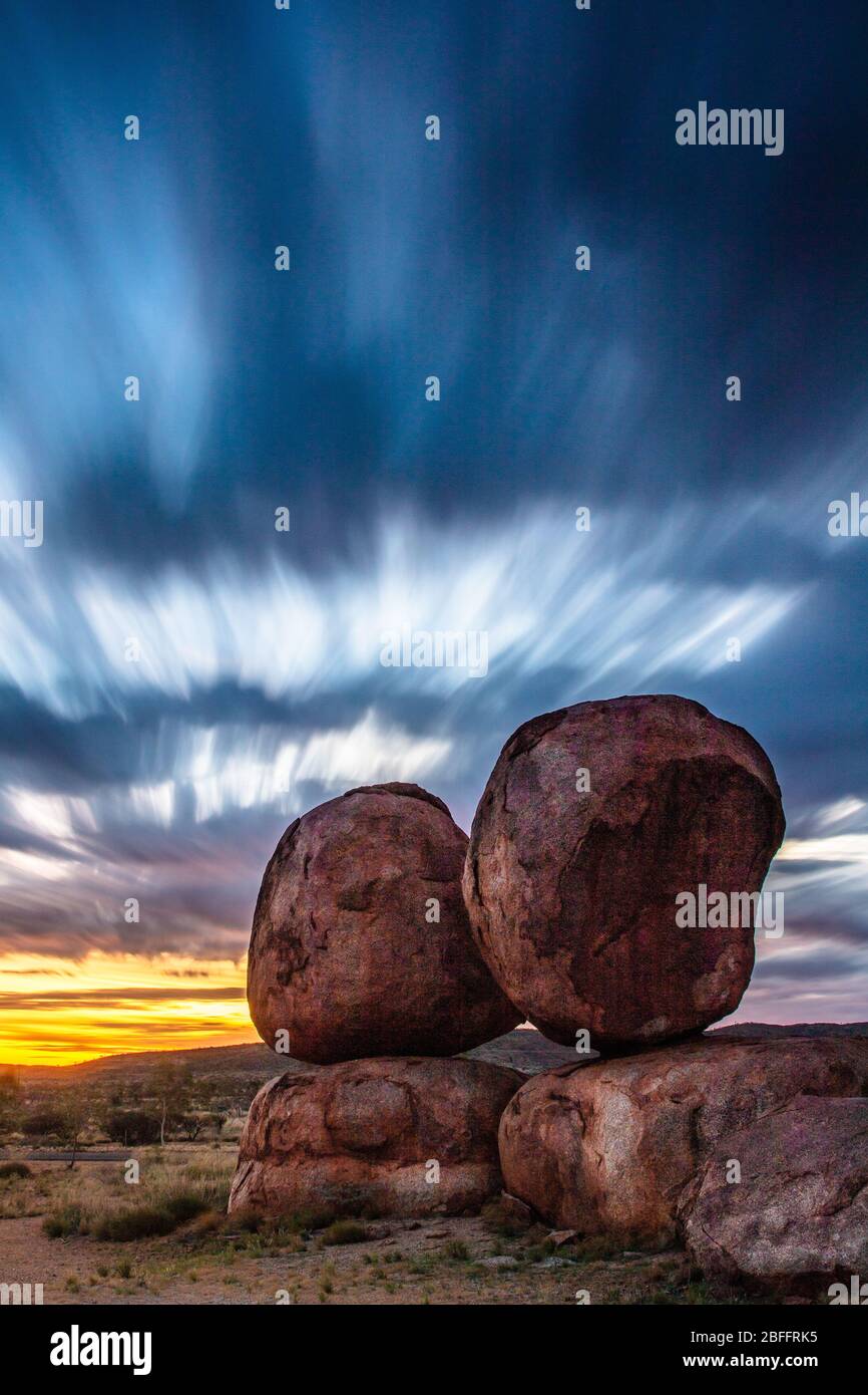 Rasende Wolken und Teufelskarmeln Stockfoto