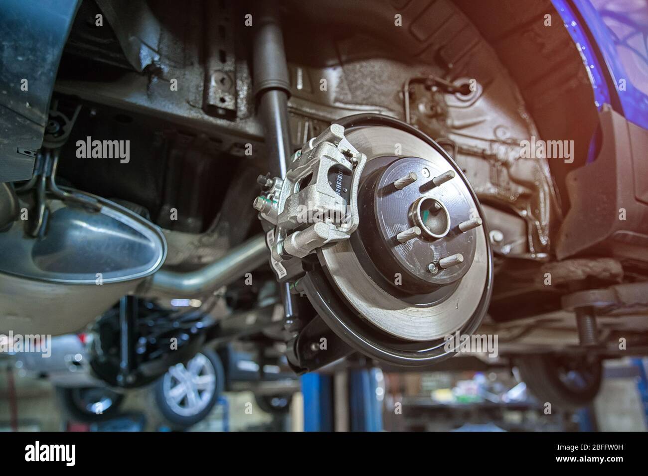 Bremsmechanismus des Auto Rad mit geringer Tiefenschärfe Stockfoto