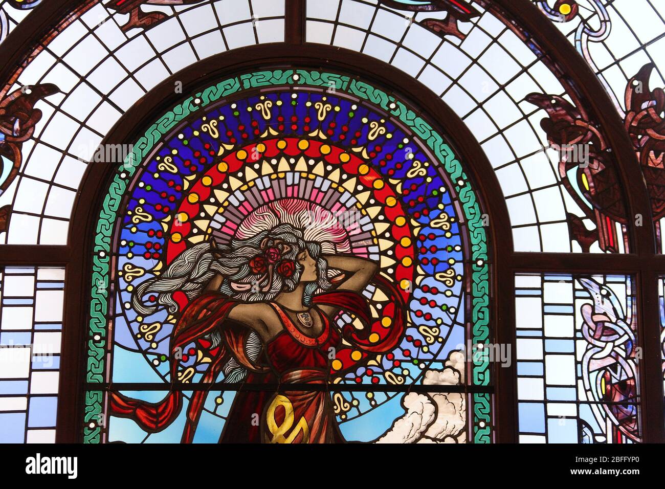 Buntglasfenster von Jim Fitzpatrick im Bewleys Cafe in Dublin Stockfoto