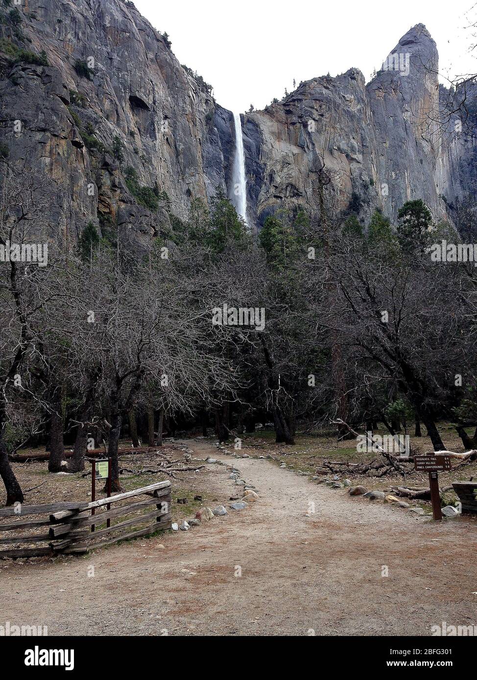 Blick auf Bridal Veil Falls im Yosemite Nationalpark, Kalifornien, USA Stockfoto