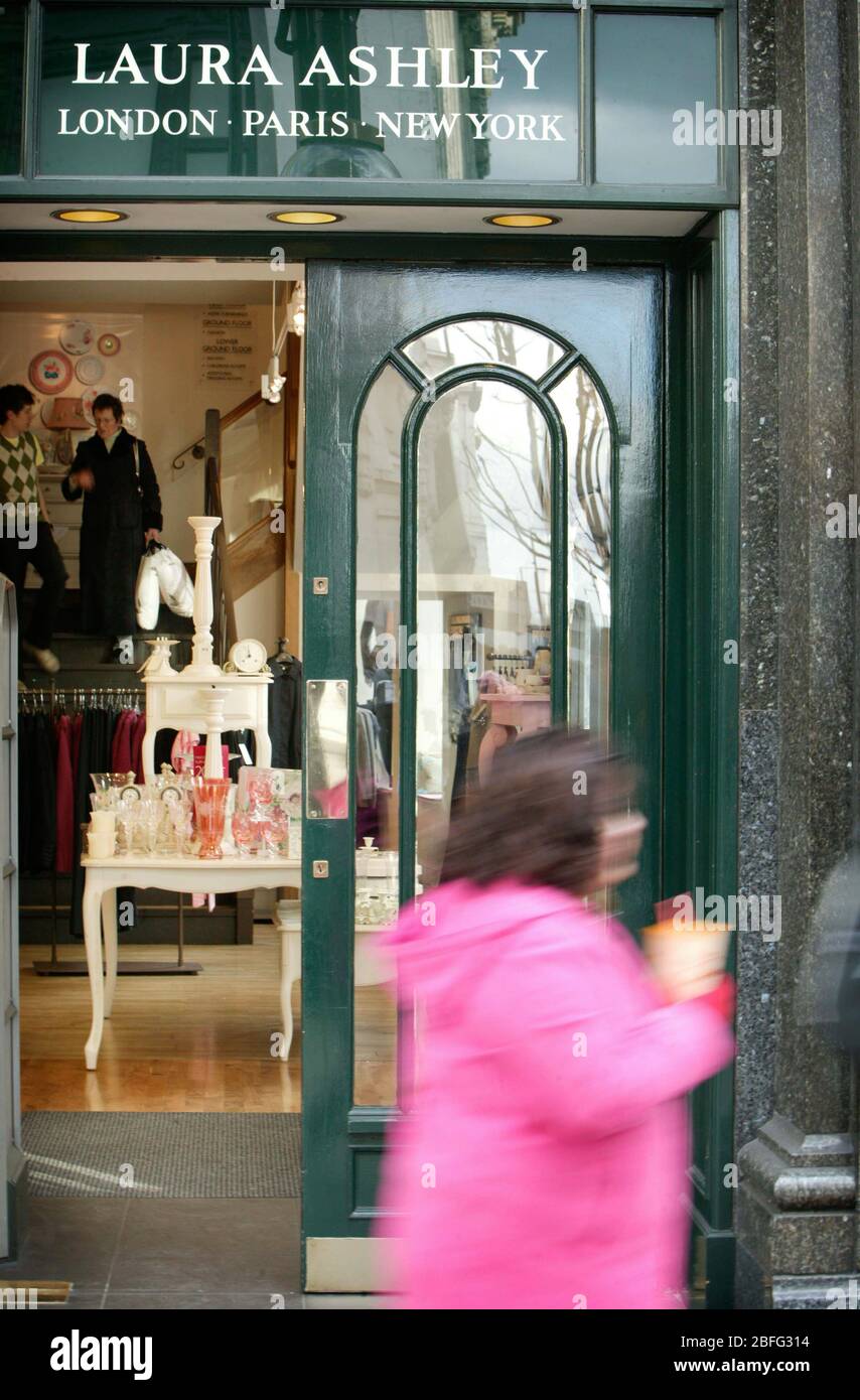 Exterieur des Laura Ashley Store auf Oxford Steet, London. Stockfoto