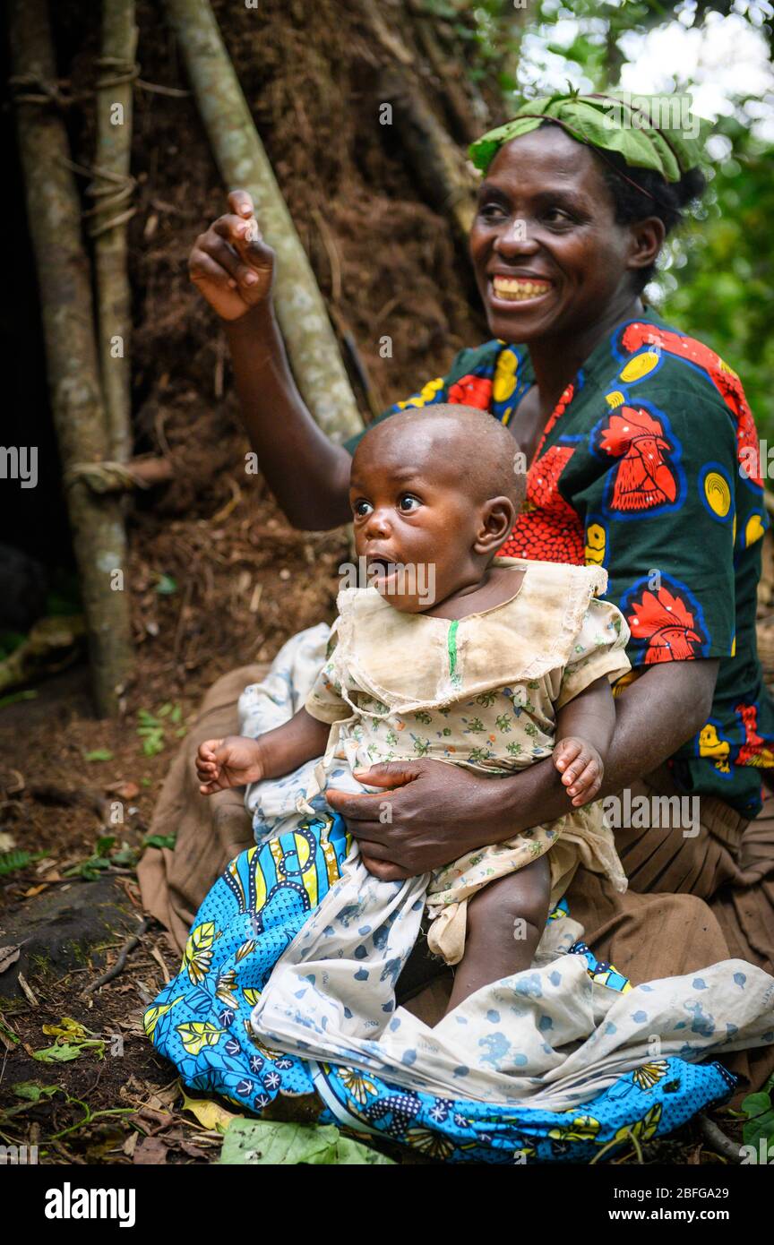 Die Pygmäen in Uganda. Stockfoto