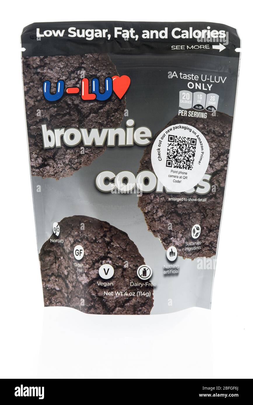 Winneconne, WI - 3. April 2020: Ein Paket von U-luv Brownie Cookies auf einem isolierten Hintergrund. Stockfoto