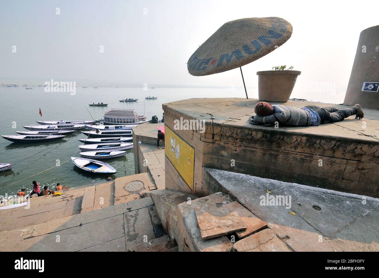 MUNSHI GHAT IN VARANASI Stockfoto