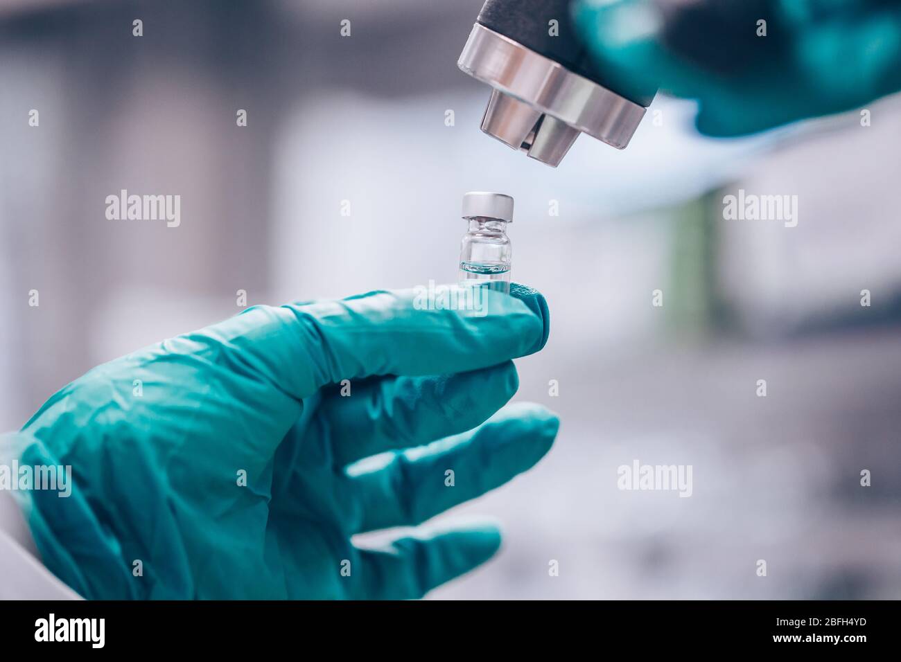 Professionelle Apothekenwissenschaftler entwickeln Impfstoff gegen Art von Viren im Labor, Pharmaindustrie Stockfoto