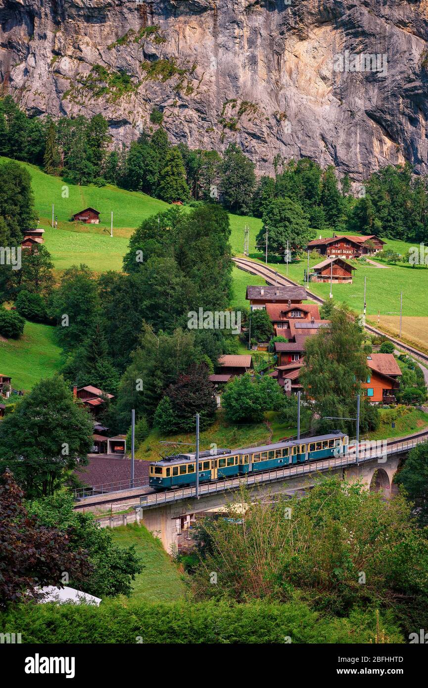 Oldtimer-Zug im Lauterbrunnental, Schweiz Stockfoto