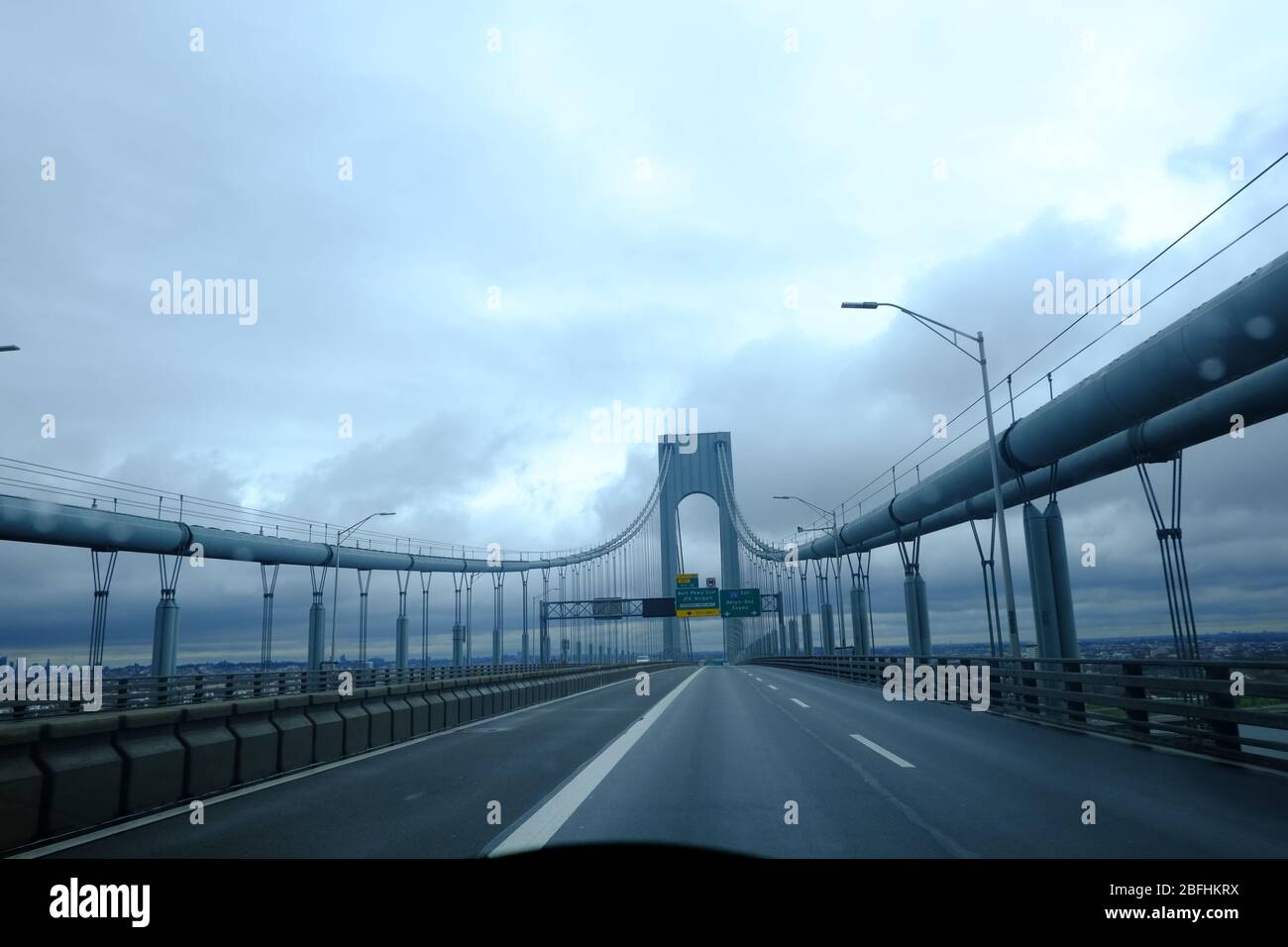 Die Verrazzano-Narrows Bridge ist die längste Hängebrücke der westlichen Hemisphäre, die New York City mit Staten Island verbindet Stockfoto