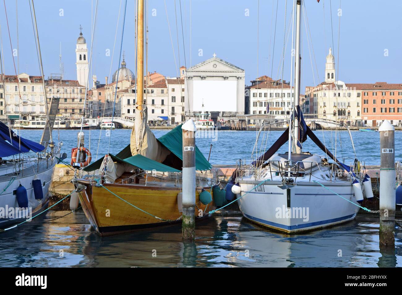 Venedig, Segelboote, Segelschiffe, Markusturm, Wassersport, Venedig, Segelboote, Markus Tower, Segeln Stockfoto