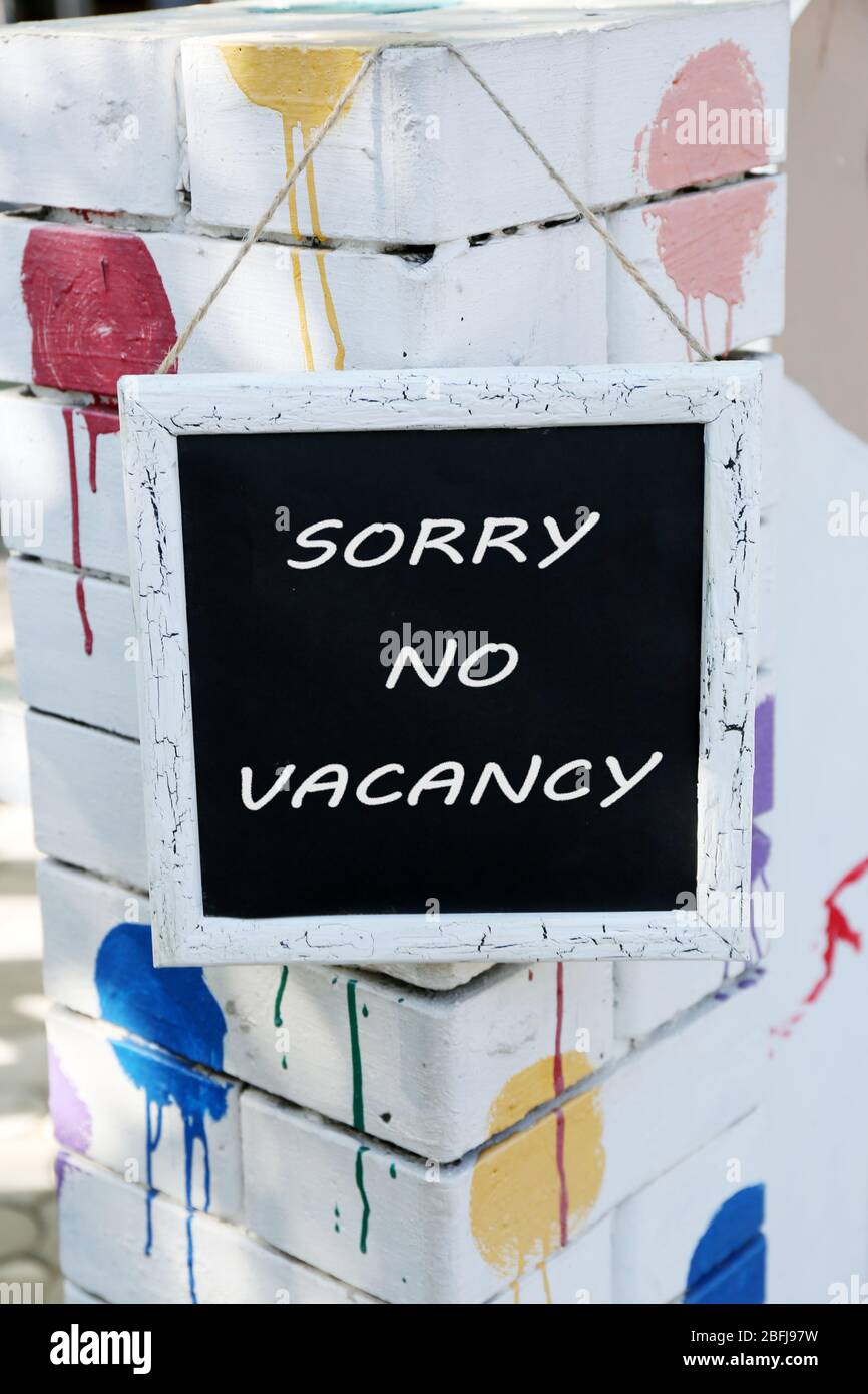 Schild mit Text Sorry No Vacancy near Hotel Stockfoto