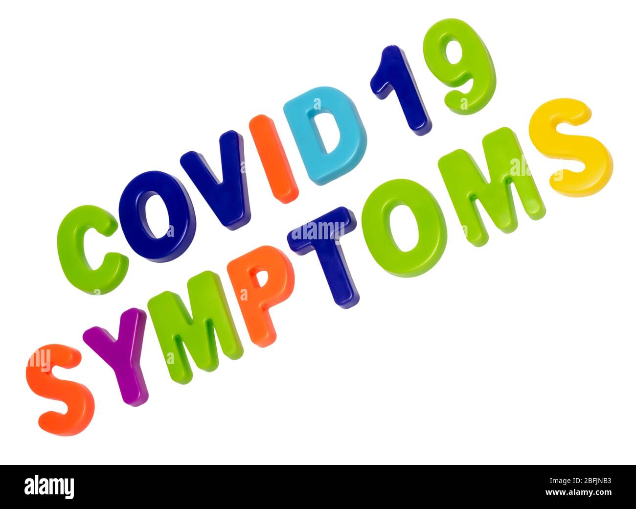 Coronavirus-Pandemie, Text COVID-19 SYMPTOME auf weißem Hintergrund. Symptome einer globalen Pandemie. COVID-19 ist der offizielle neue Name für coron Stockfoto