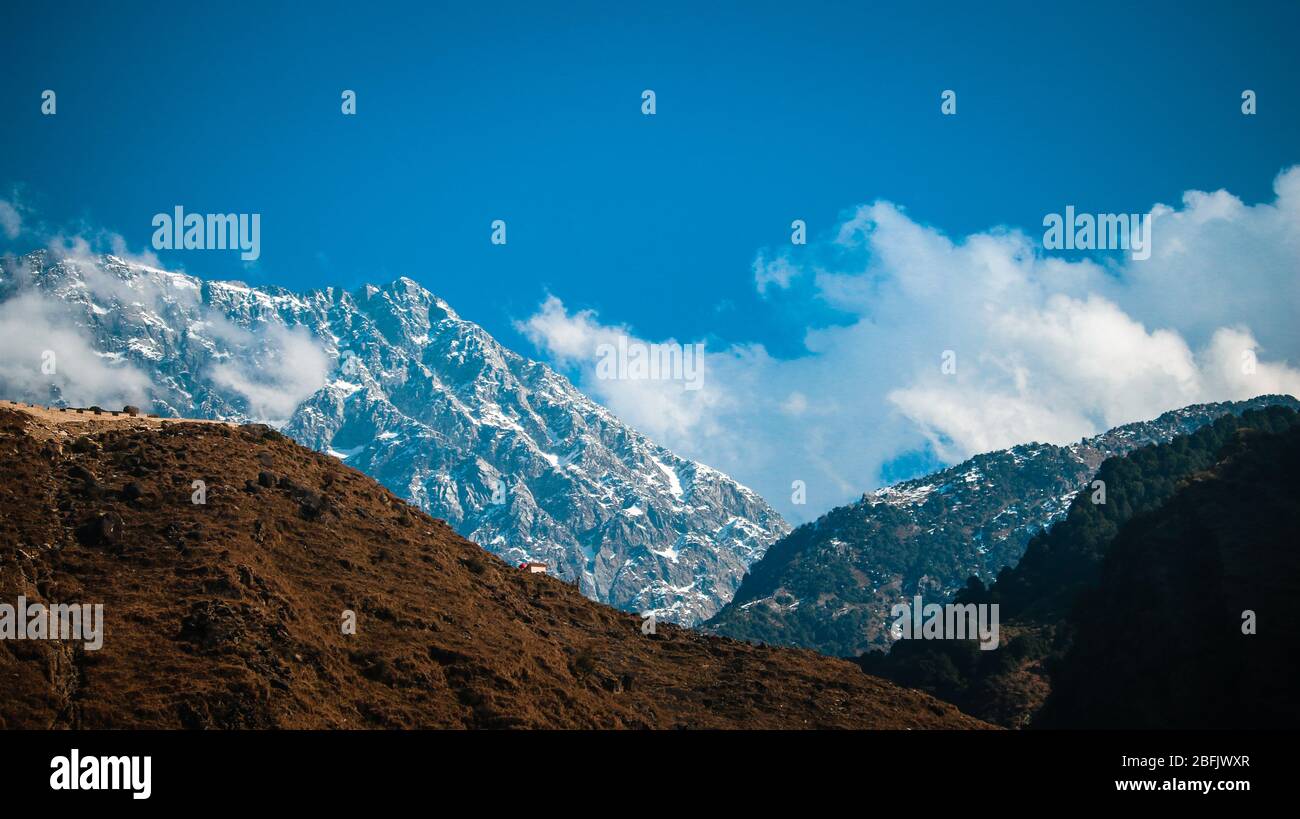 Landschaftsansicht der Himalaya-Berge in Dharamshala, Himachal Pradesh Stockfoto