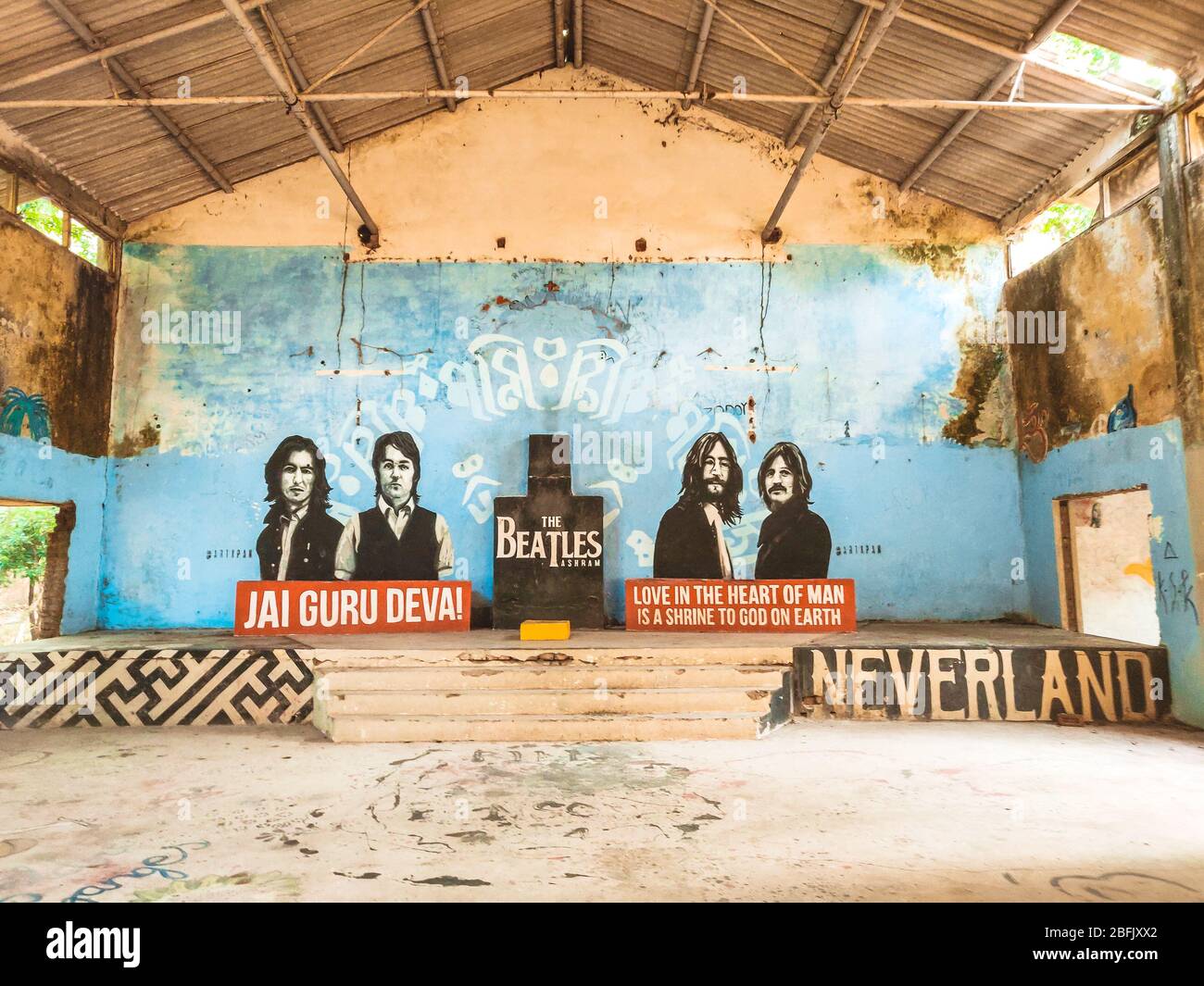 Ein Gemälde an der Wand der Beatles im Beatles Ashram in Rishikesh, Indien Stockfoto