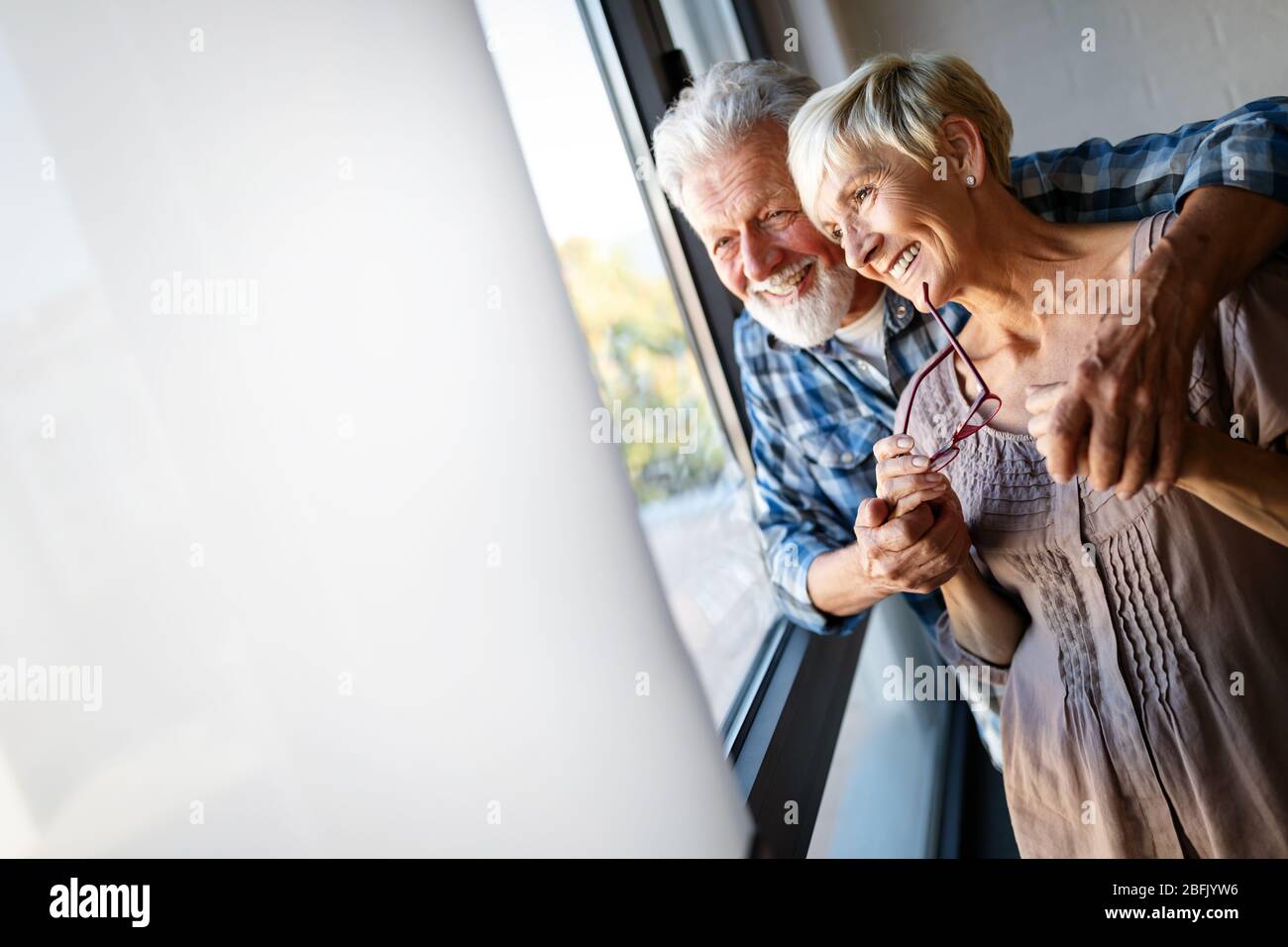 Freundliche senior Paar das Leben genießen und Zeit miteinander zu verbringen Stockfoto