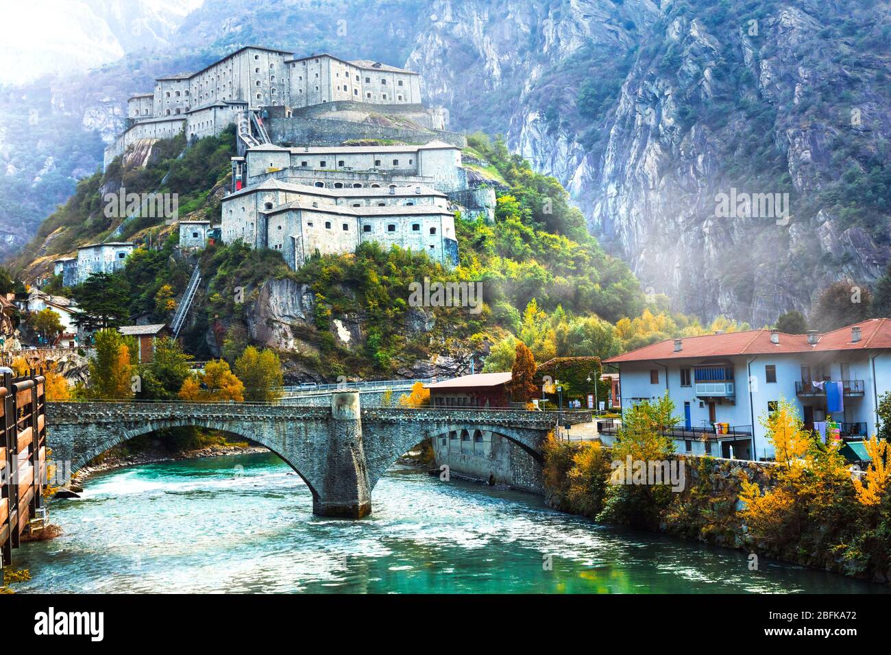 Wahrzeichen Italiens, beeindruckende Forte di Bard, Aostatal. Stockfoto