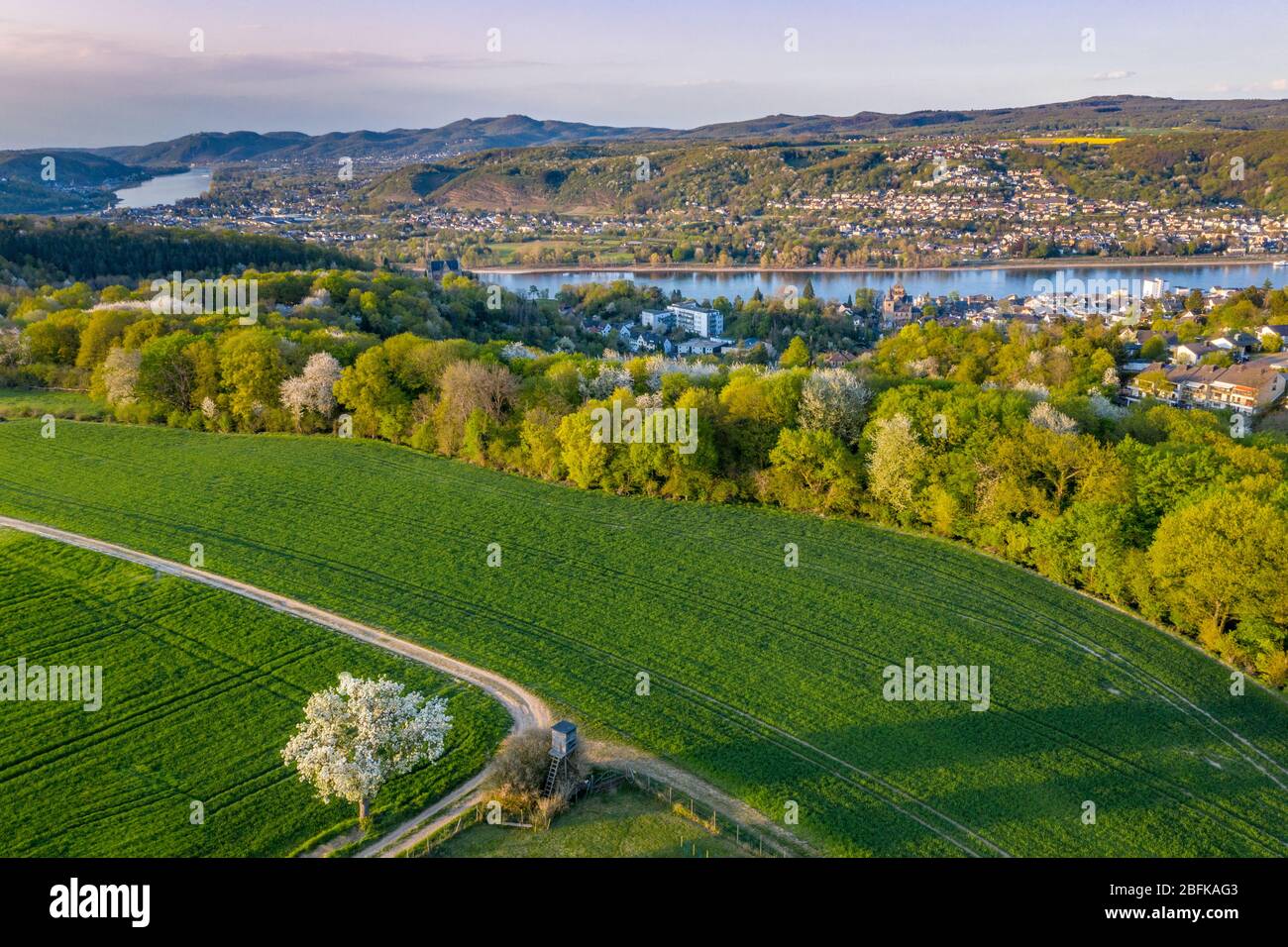 Luftaufnahme des Rheintals und der Remagener Bauernhoflandschaft Deutschland Stockfoto