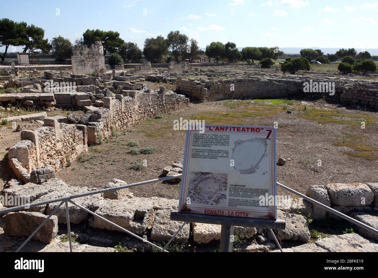 Savelletri di Fasano, Italien - 8. Oktober 2010: Archäologische Ausgrabungen in der antiken Stadt Egnazia in Apulien Stockfoto