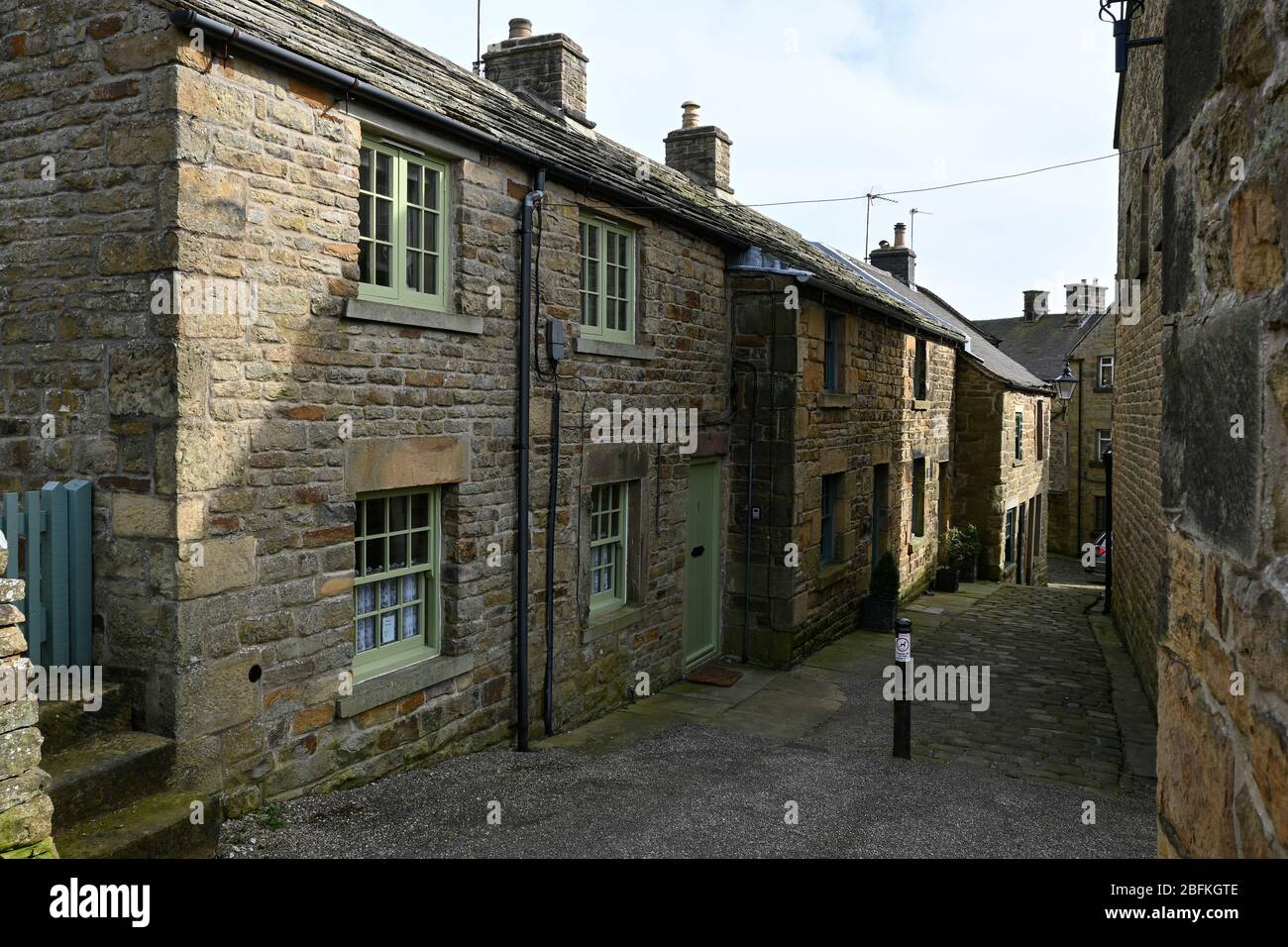 Steinhäuser und gepflasterte Straßen in Longnor Dorf Staffordshire England Stockfoto