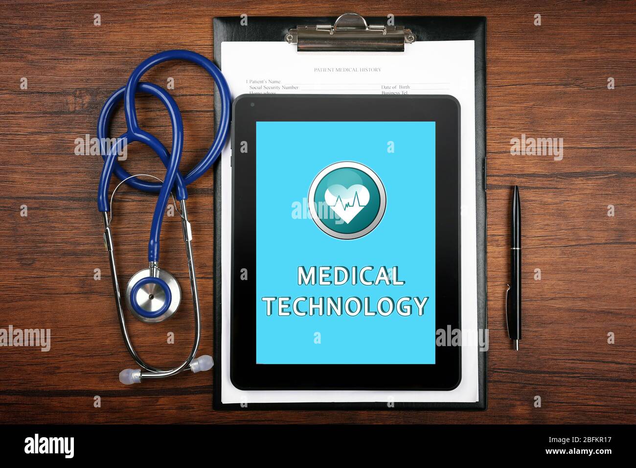 Tablet-pc auf dem Arzttisch, Konzept der Medizintechnik Stockfoto