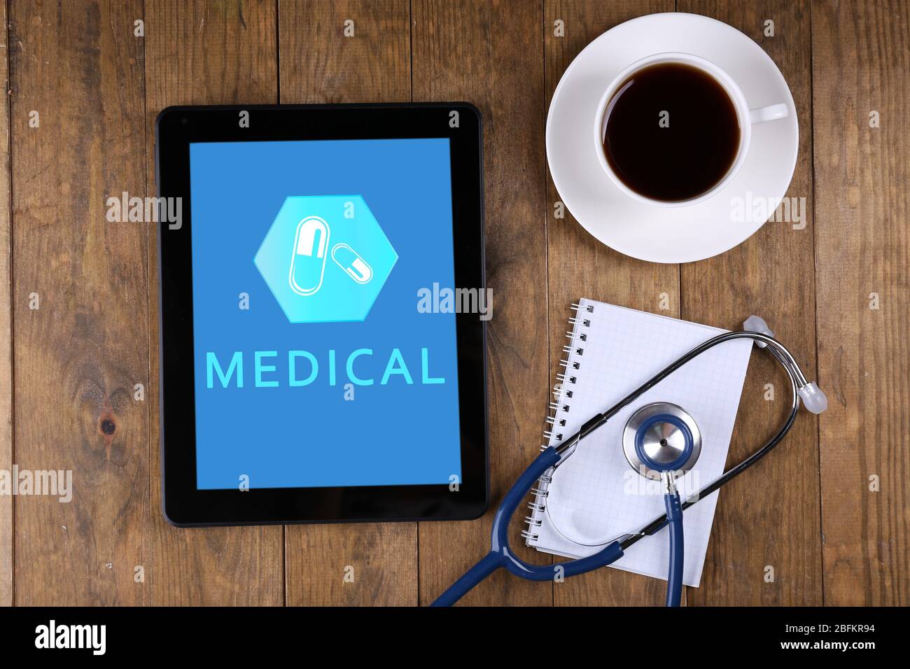 Tablet-pc auf dem Arzttisch, Konzept der Medizintechnik Stockfoto