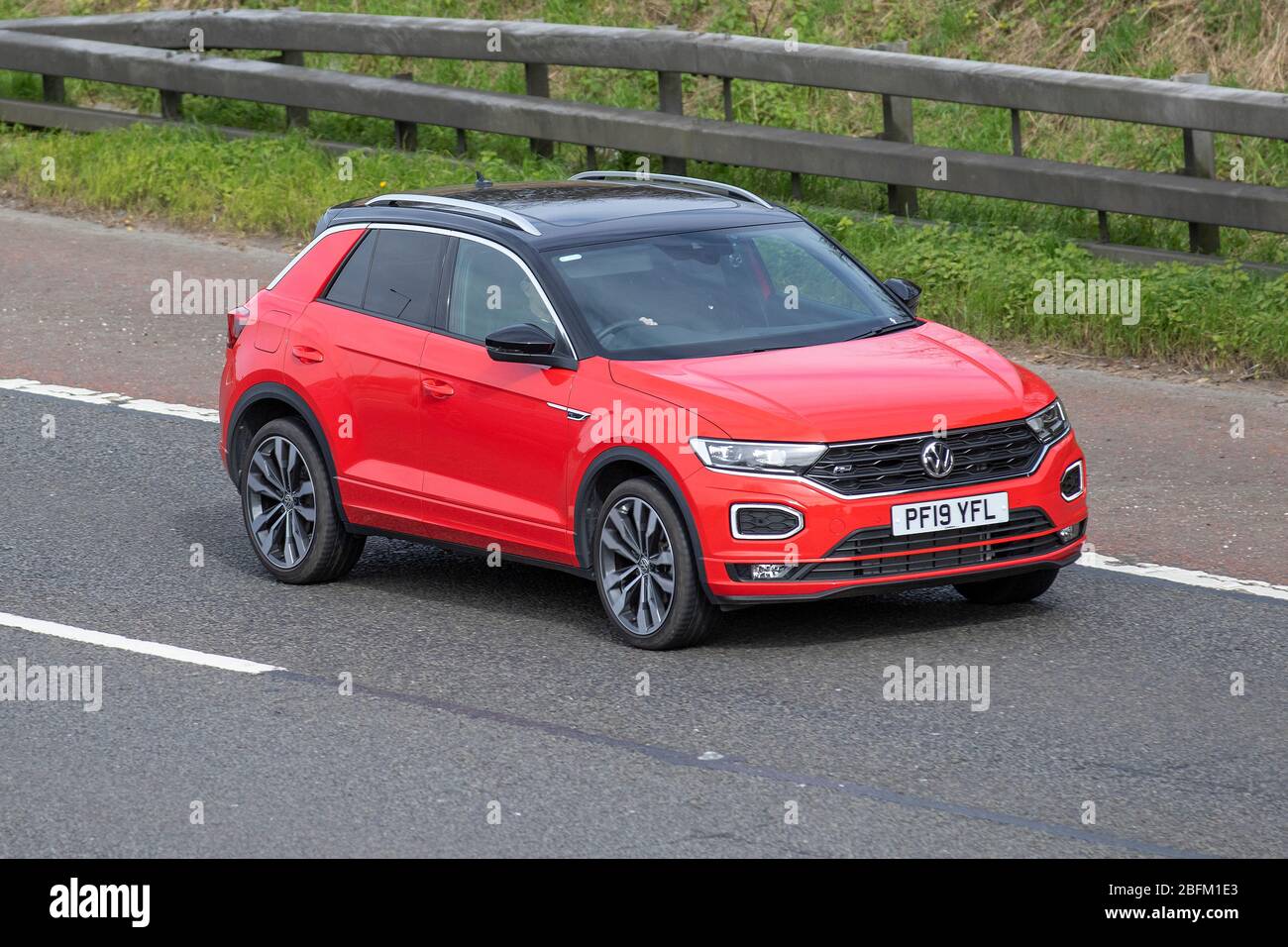 Vw volkswagen t roc 1 5 tsi evo r line 5dr -Fotos und -Bildmaterial in ...