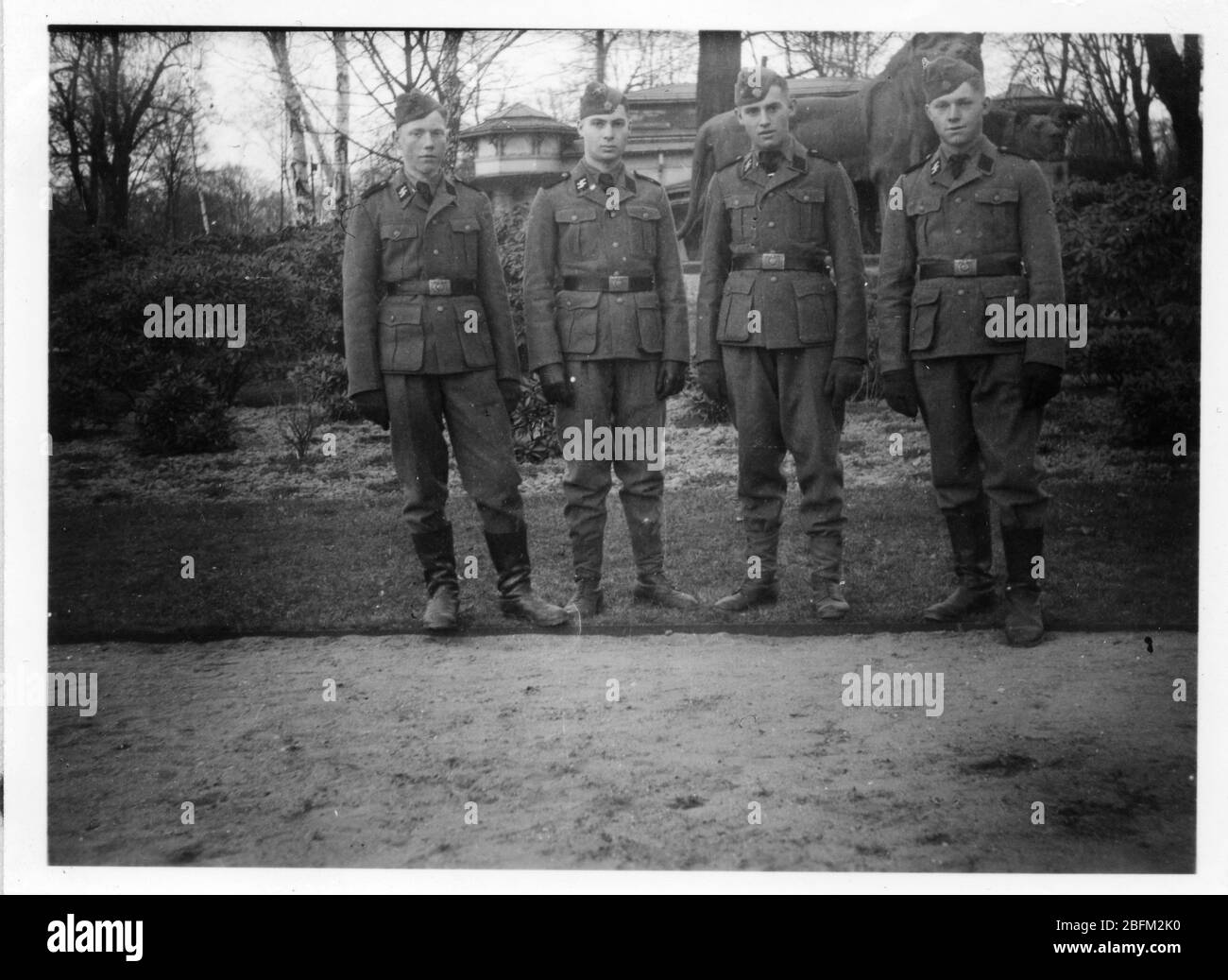 2. Weltkrieg, SS-Soldaten im Zoo Dresden, Deutschland Stockfoto