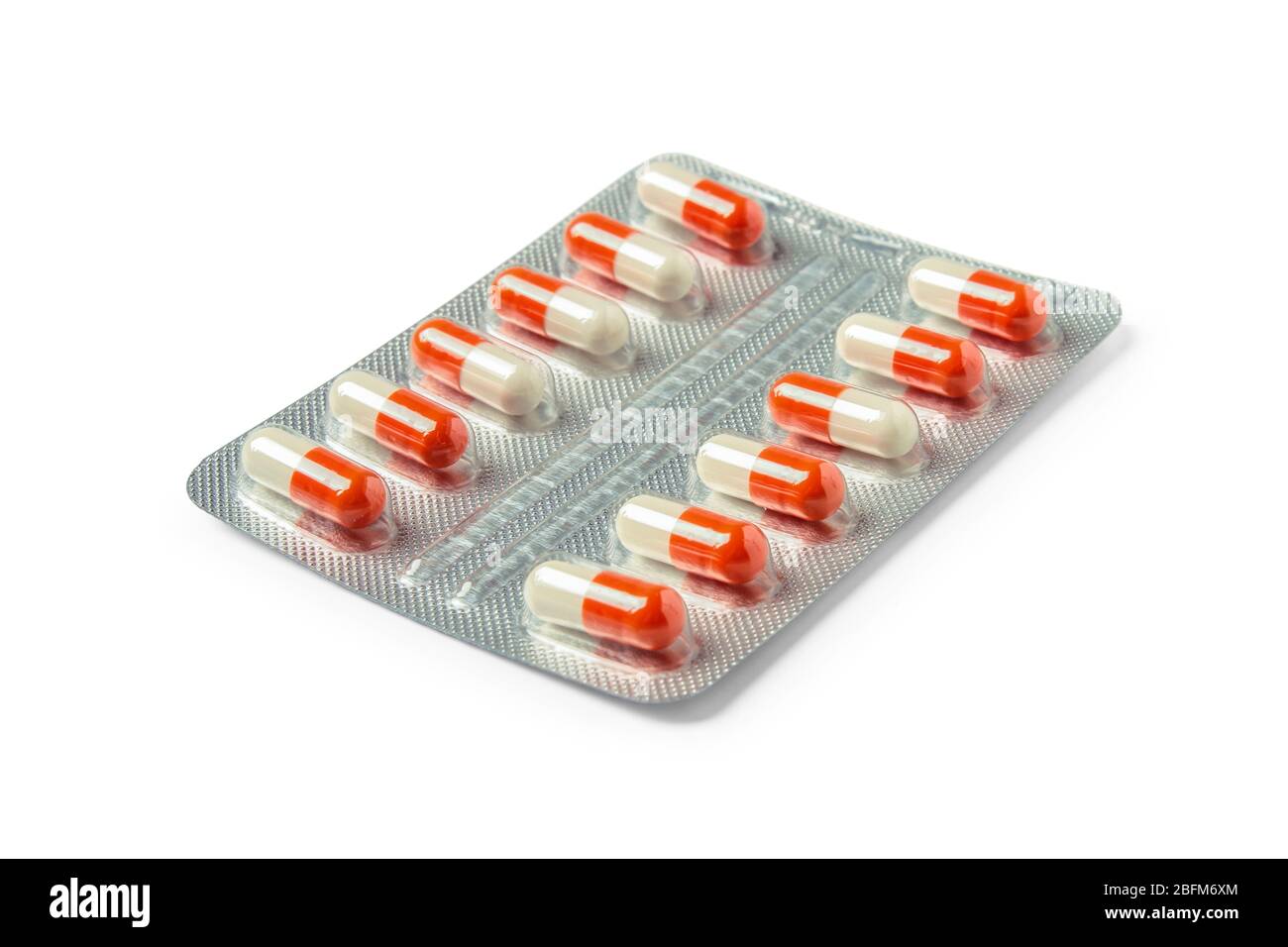 Kapsel Tabletten in Packung isoliert auf weiß Stockfoto