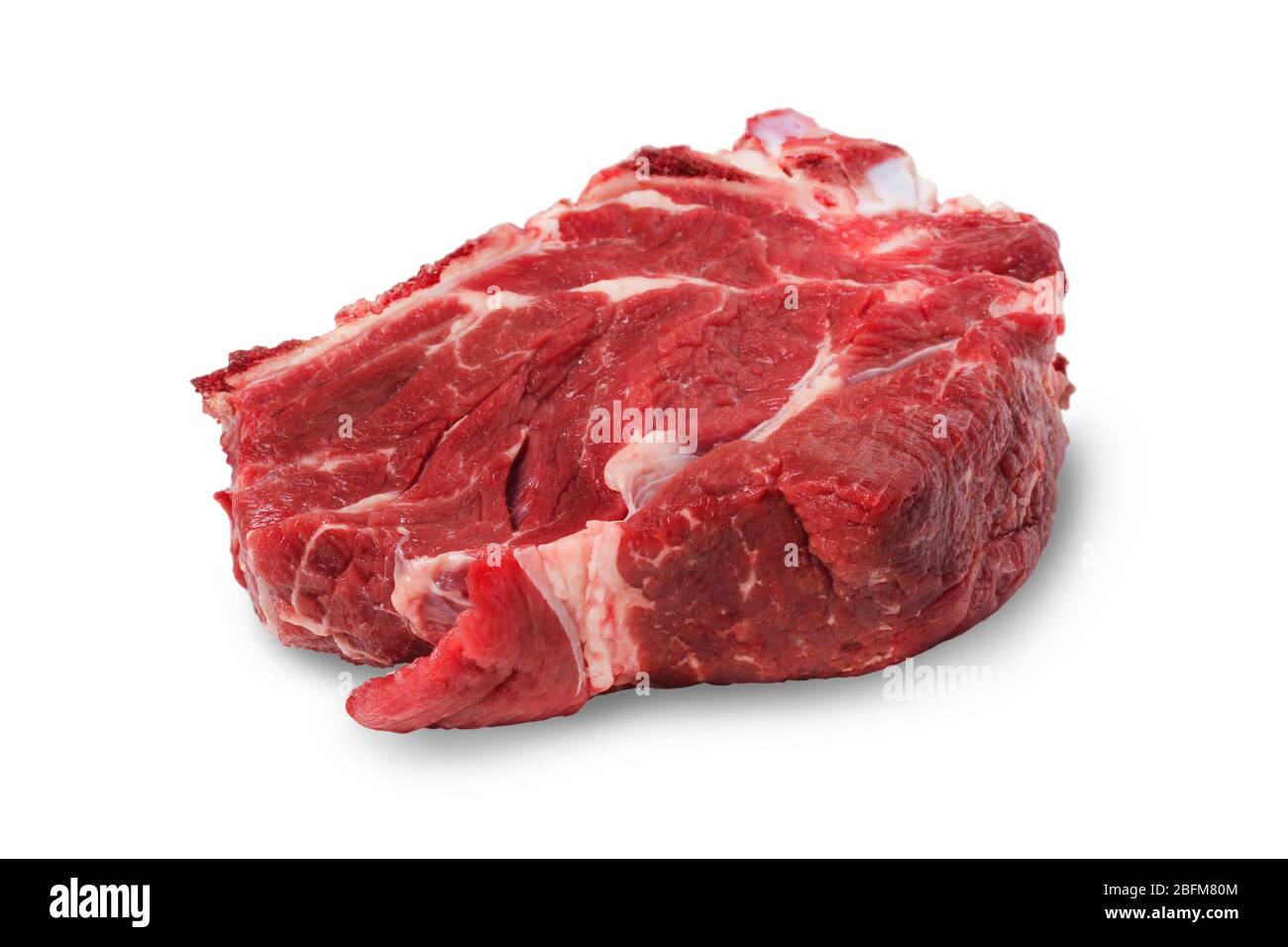 Ein Stück frisches Rindfleisch Nahaufnahme auf einem weißen Hintergrund isoliert Stockfoto