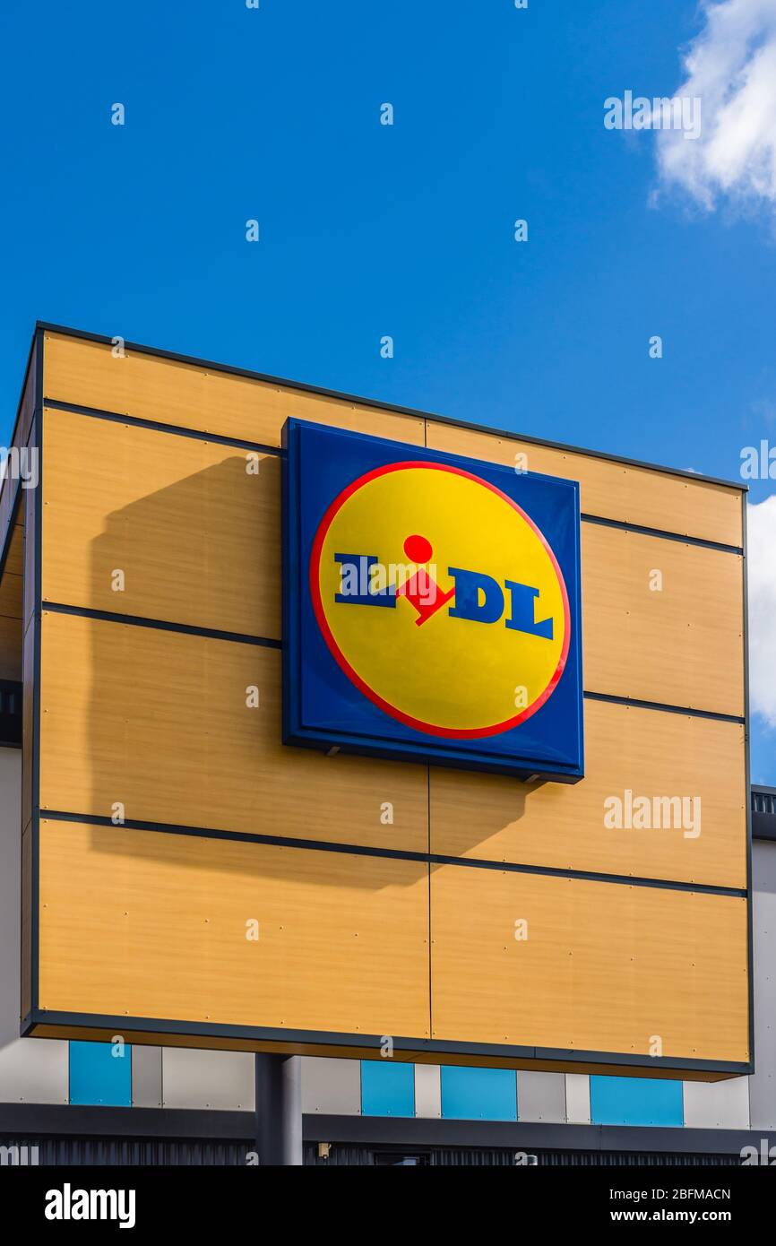 'Lidi' Supermarkt Firmenzeichen über dem Eingang des Geschäfts - Chatellerault, Vienne, Frankreich. Stockfoto
