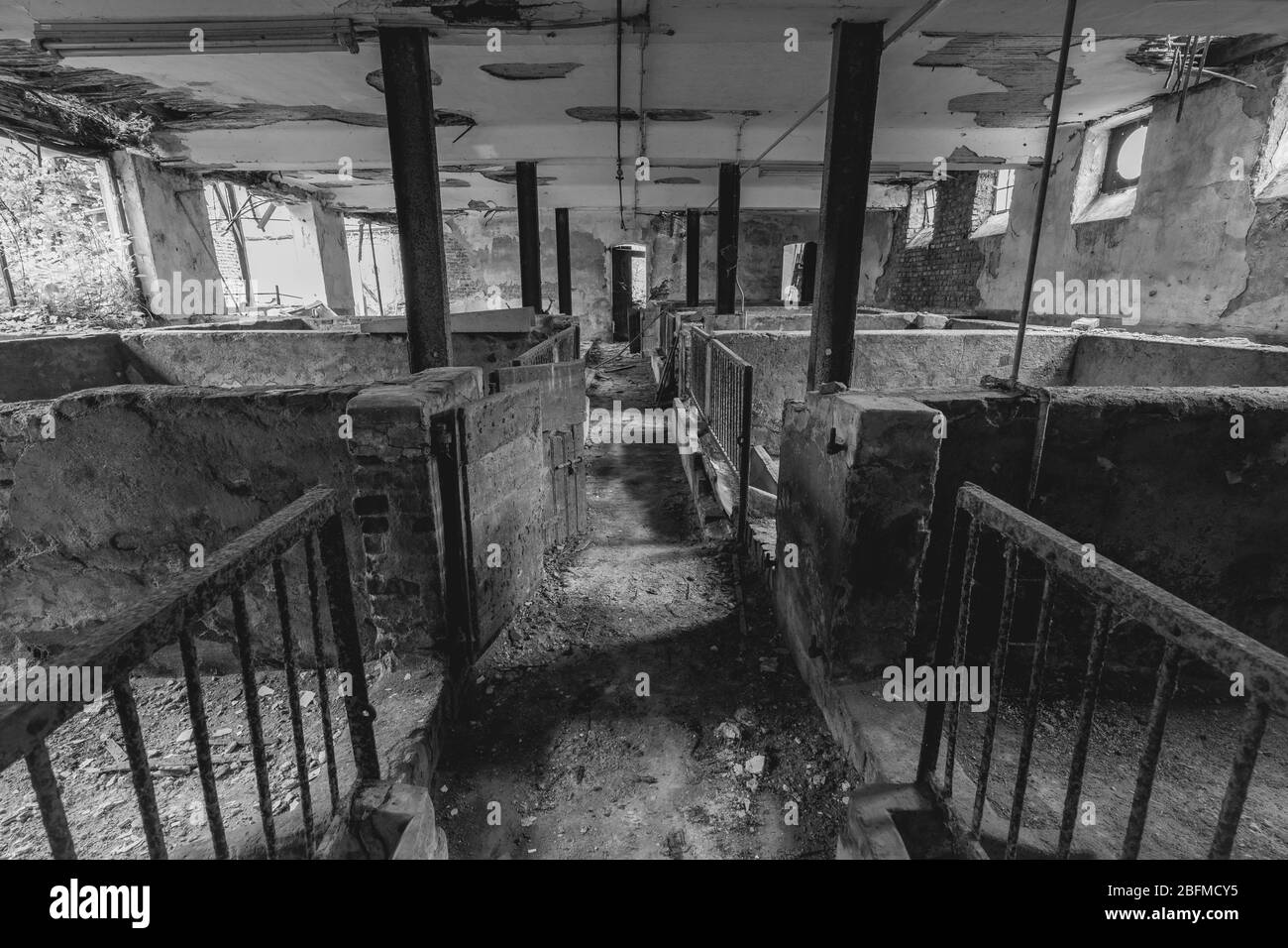 Urbex, Städtische Erkundung, Alte verlassene Farm. Stockfoto