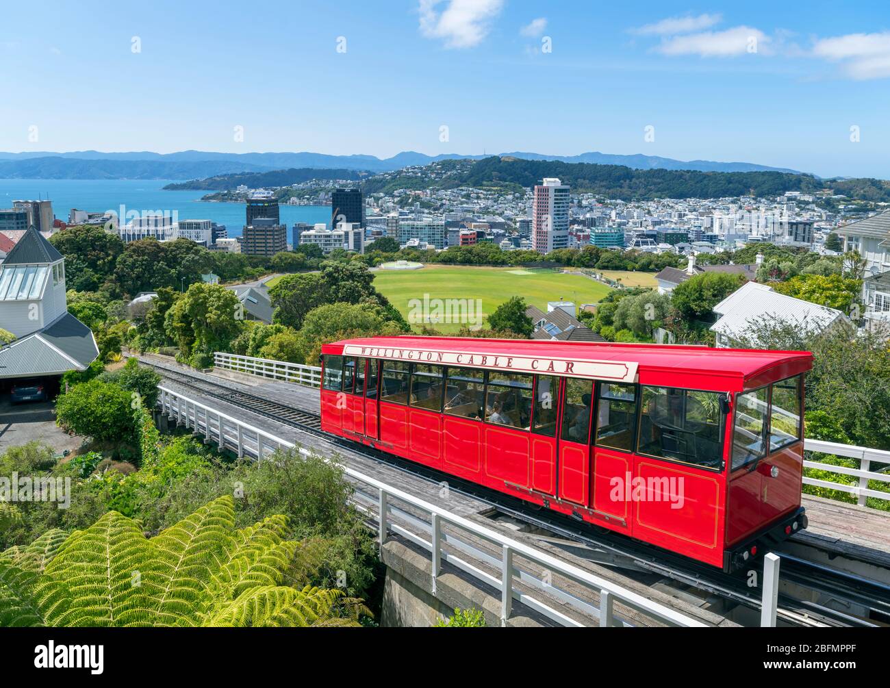 Wellington Cable Car. Blick über die Stadt und den Lambton Harbour von der Kelburn-Endstation der Wellington Cable Car, Wellington, Neuseeland Stockfoto