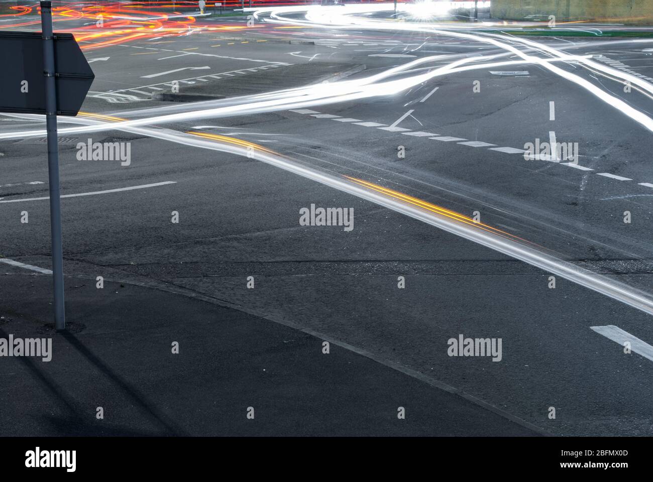 Verkehrsfluss Verkehrsampel Richtung Bewegung Kreuzung Magic Roundabout, Swindon, Wiltshire SN1 Stockfoto