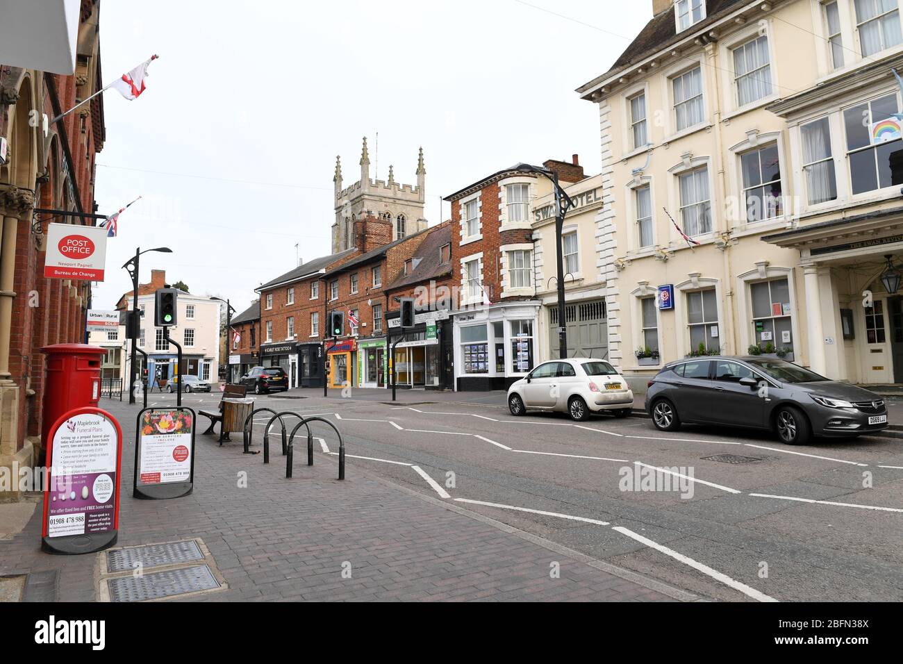 Newport Pagnell Milton Keynes Bucks Iron Bridge und Stadtzentrum Stockfoto