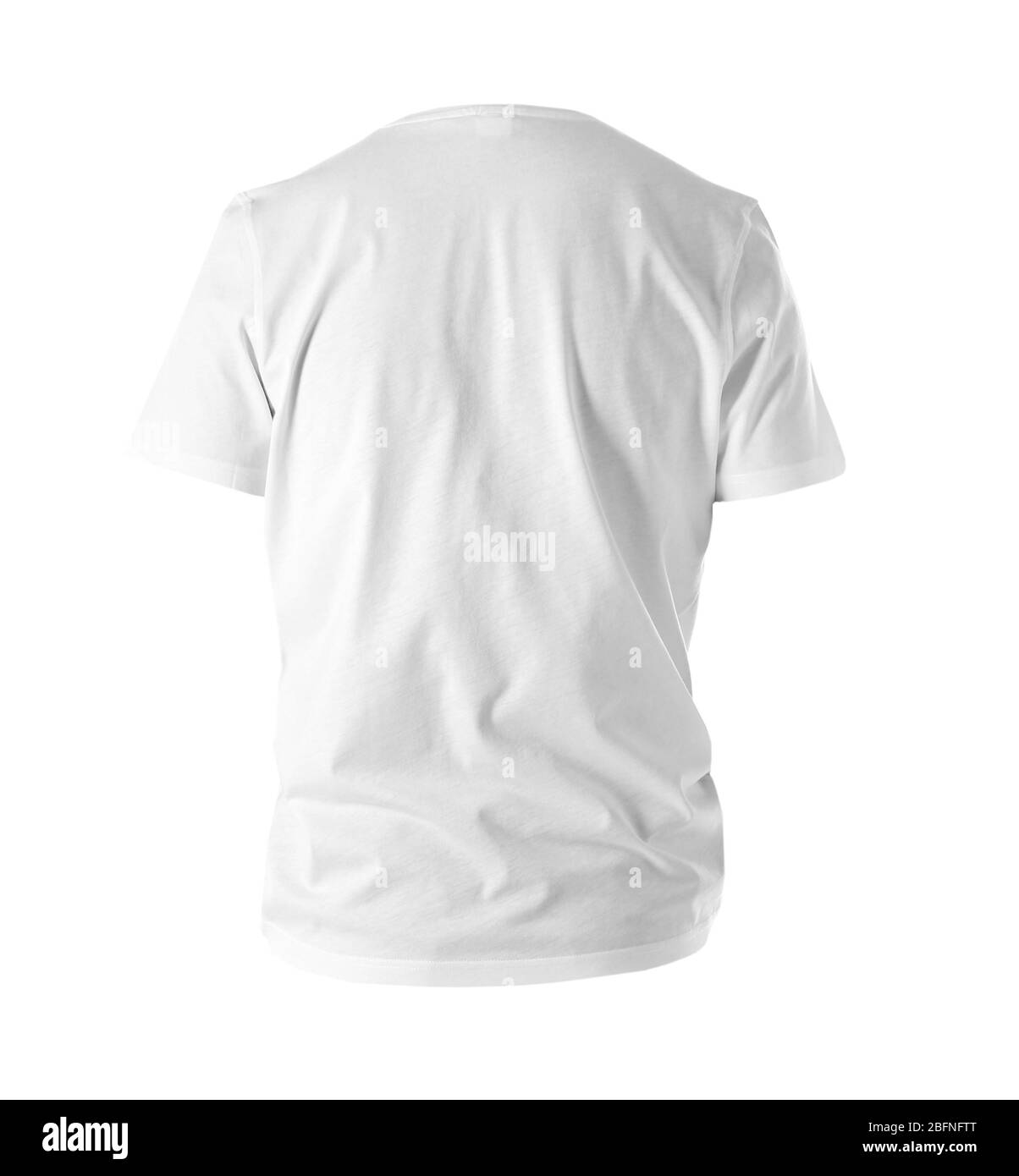 Rückansicht des T-Shirts auf weißem Hintergrund Stockfoto