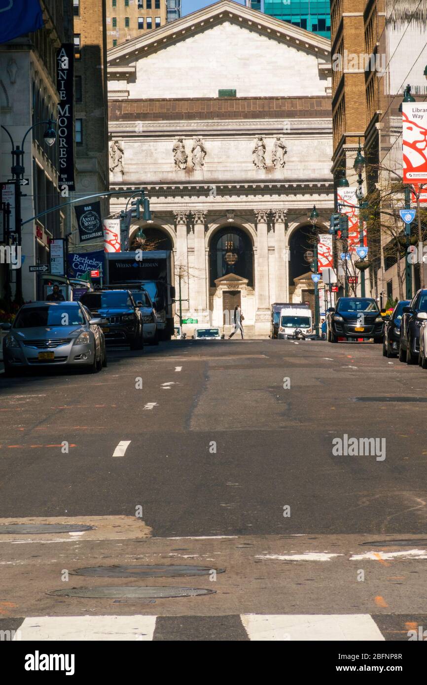 Die Straßen sind aufgrund der COVID-19-Pandemie, April 2020, New York City, USA, verlassen Stockfoto