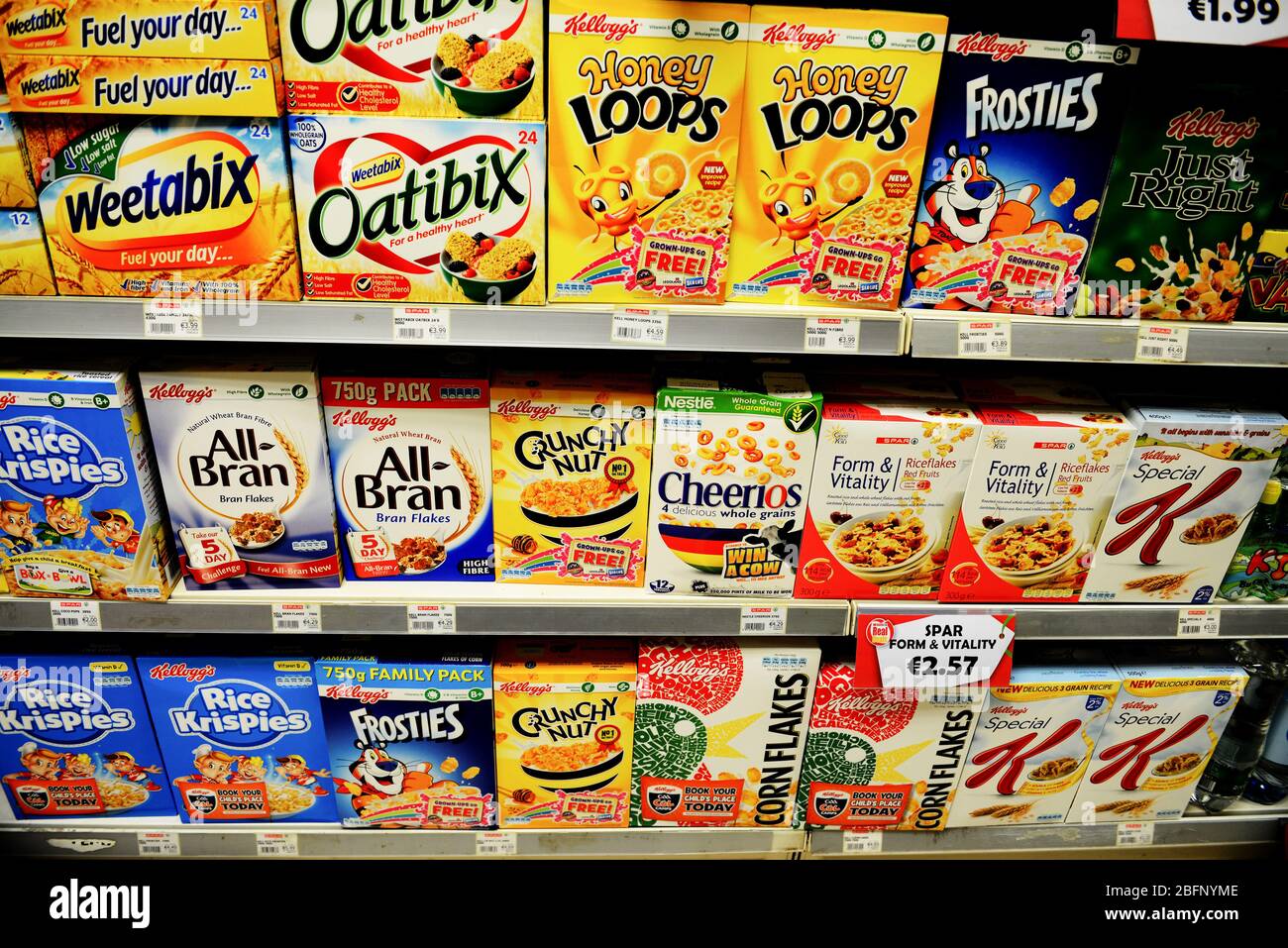 Getreideprodukte im Supermarkt Stockfoto