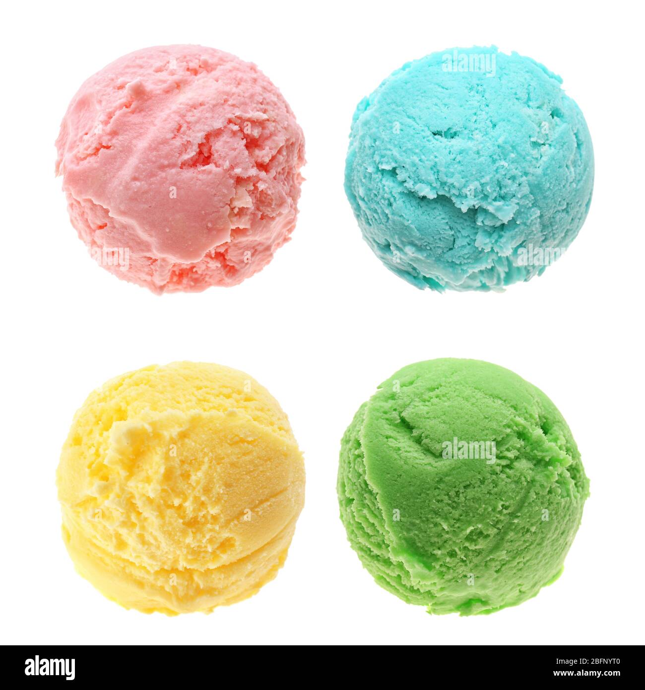 Eisbecher mit verschiedenen Geschmacksrichtungen auf weißem Hintergrund Stockfoto