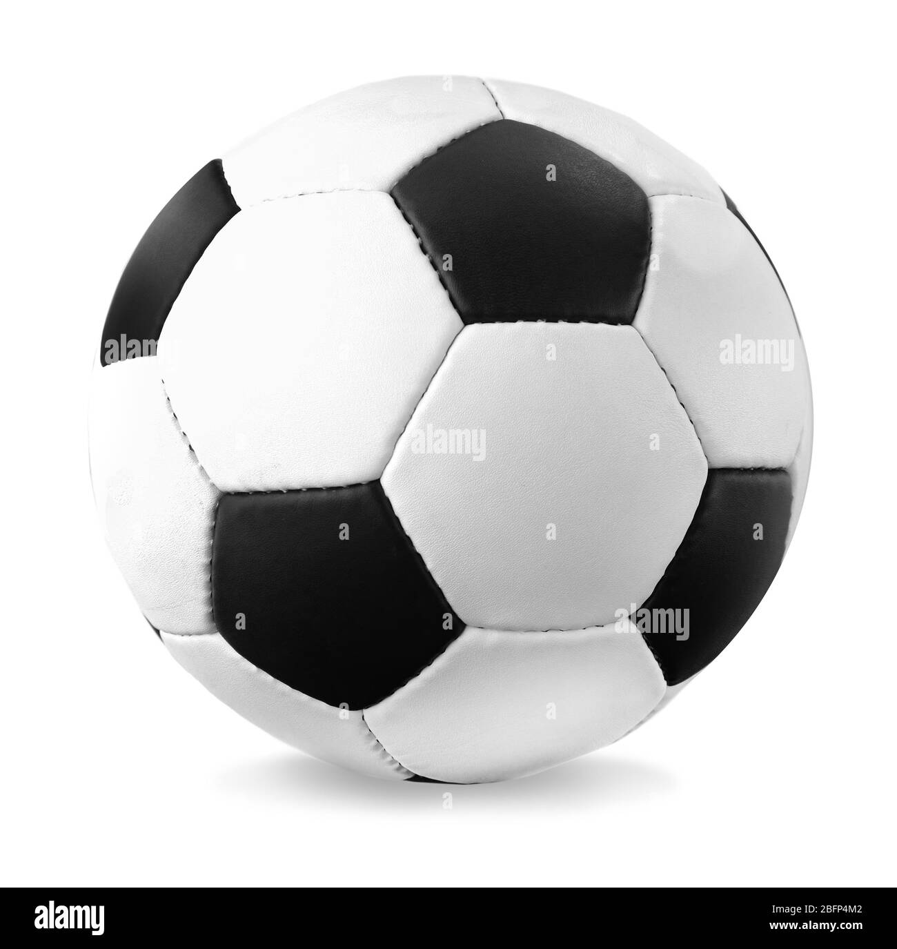 Fußball mit Schatten, isoliert auf weißem Hintergrund Stockfoto