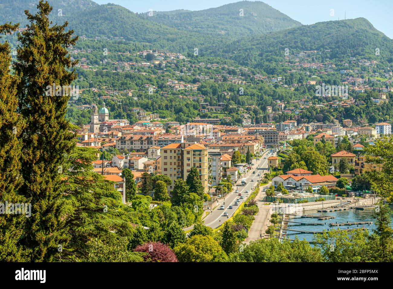 Blick über Intra am Lago Maggiore, Verbano, Italien Stockfoto