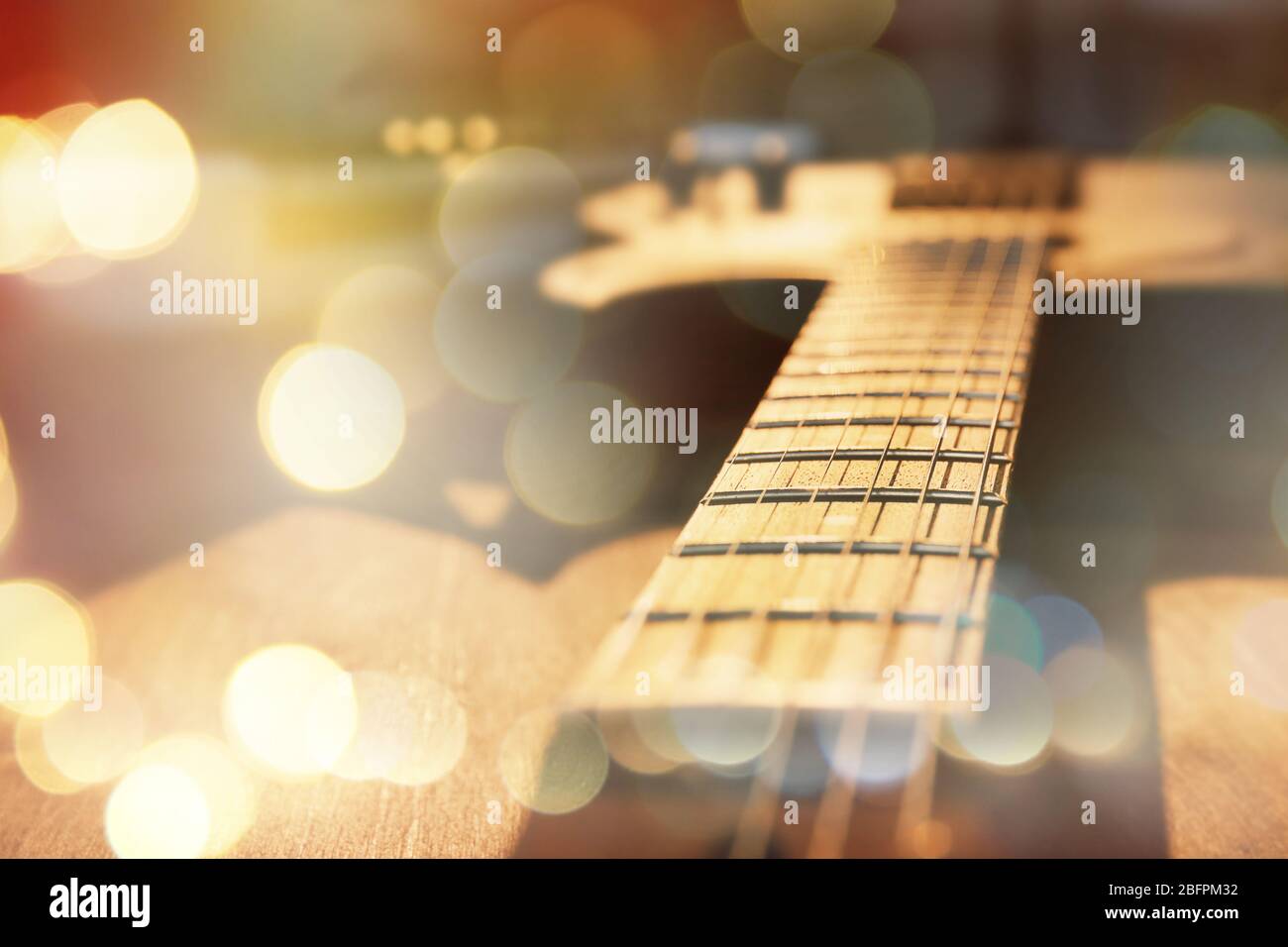 E-Gitarre, Nahaufnahme. Konzept der Weihnachtsmusik und Lieder Stockfoto