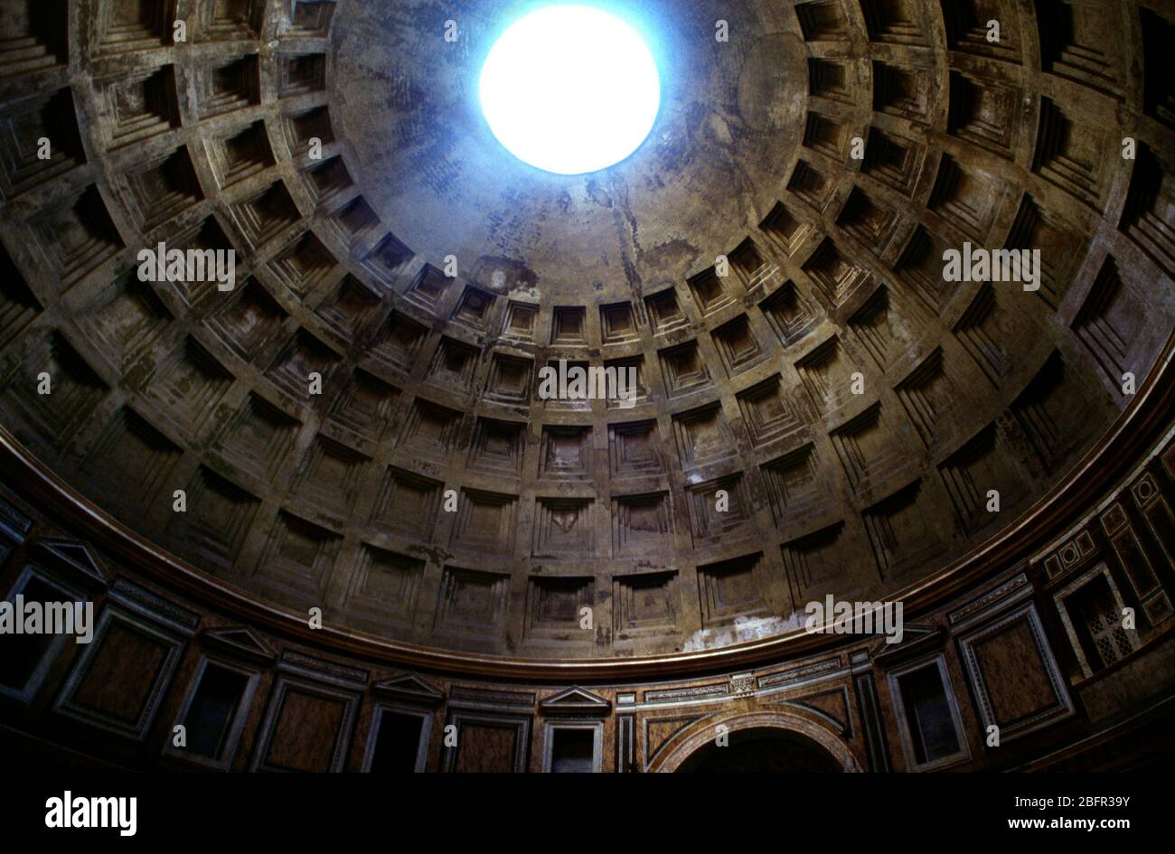 Rom Italien Oculus in der Kassettenkuppel im Pantheon Stockfoto