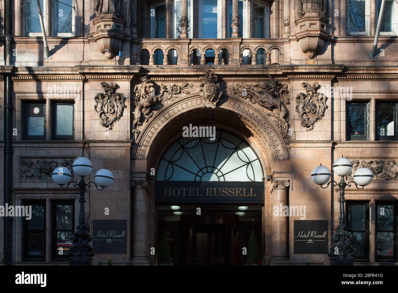 Viktorianisches kunstvolles rotes Ziegelsteinarchitektur Kimpton Fitzroy London Hotel Hotel Russell 1-8 Russell Square, London, WC1B 5BE von Charles Fitzroy Doll Stockfoto