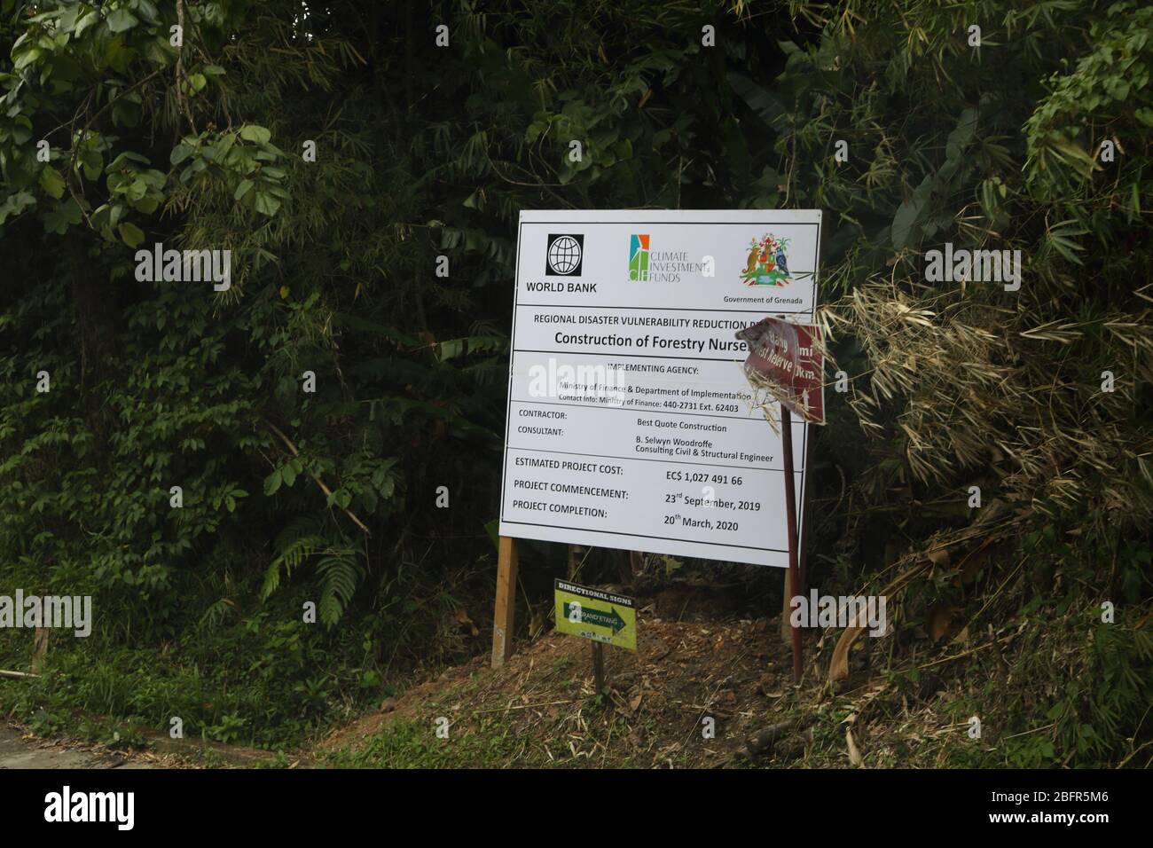 Grenada Zeichen Weltbank Regional Disaster Vunerability Reduction Bau von Forstwirtschaftsschule Stockfoto