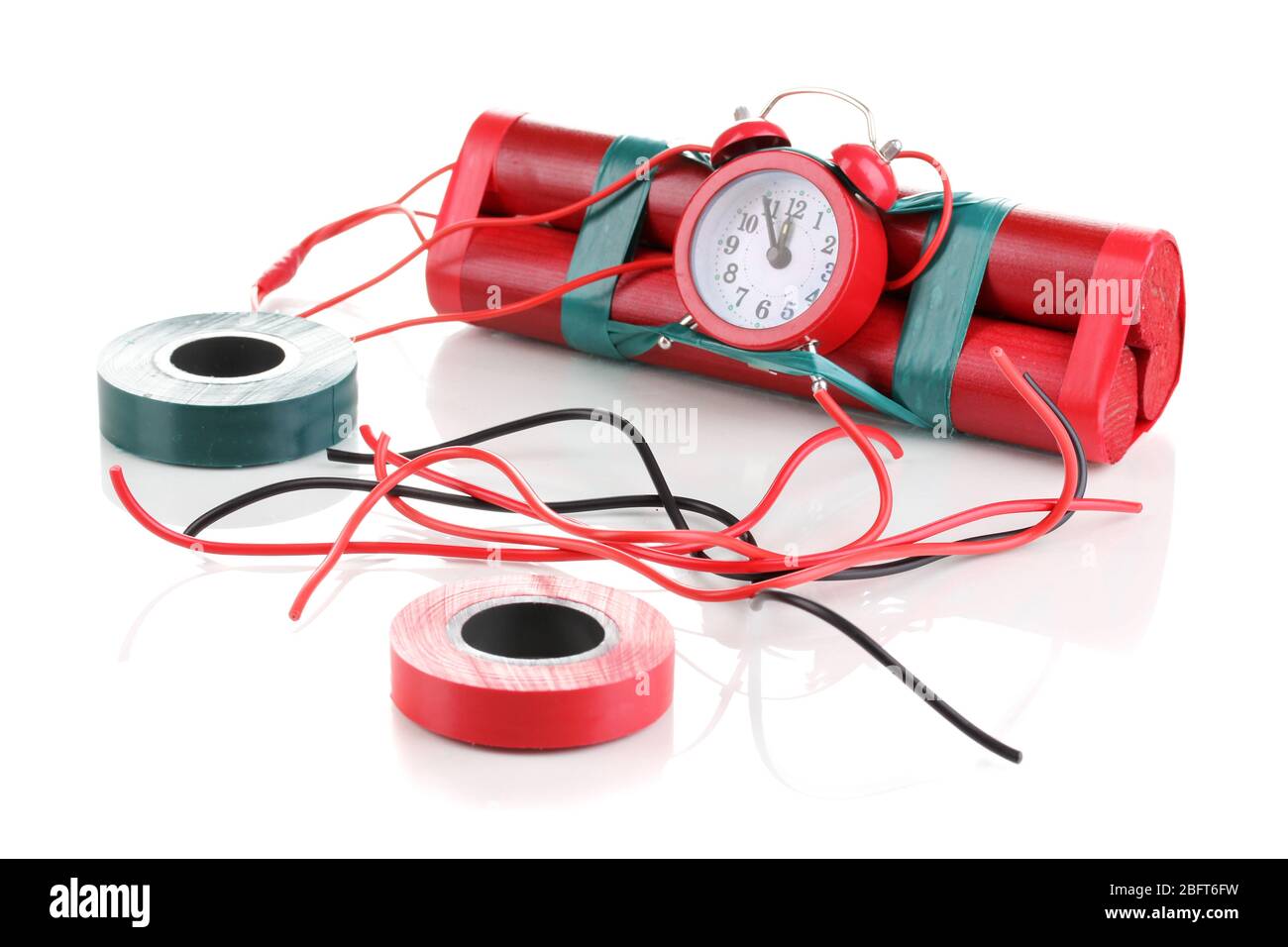Zeitbombe auf Weiß isoliert Stockfoto