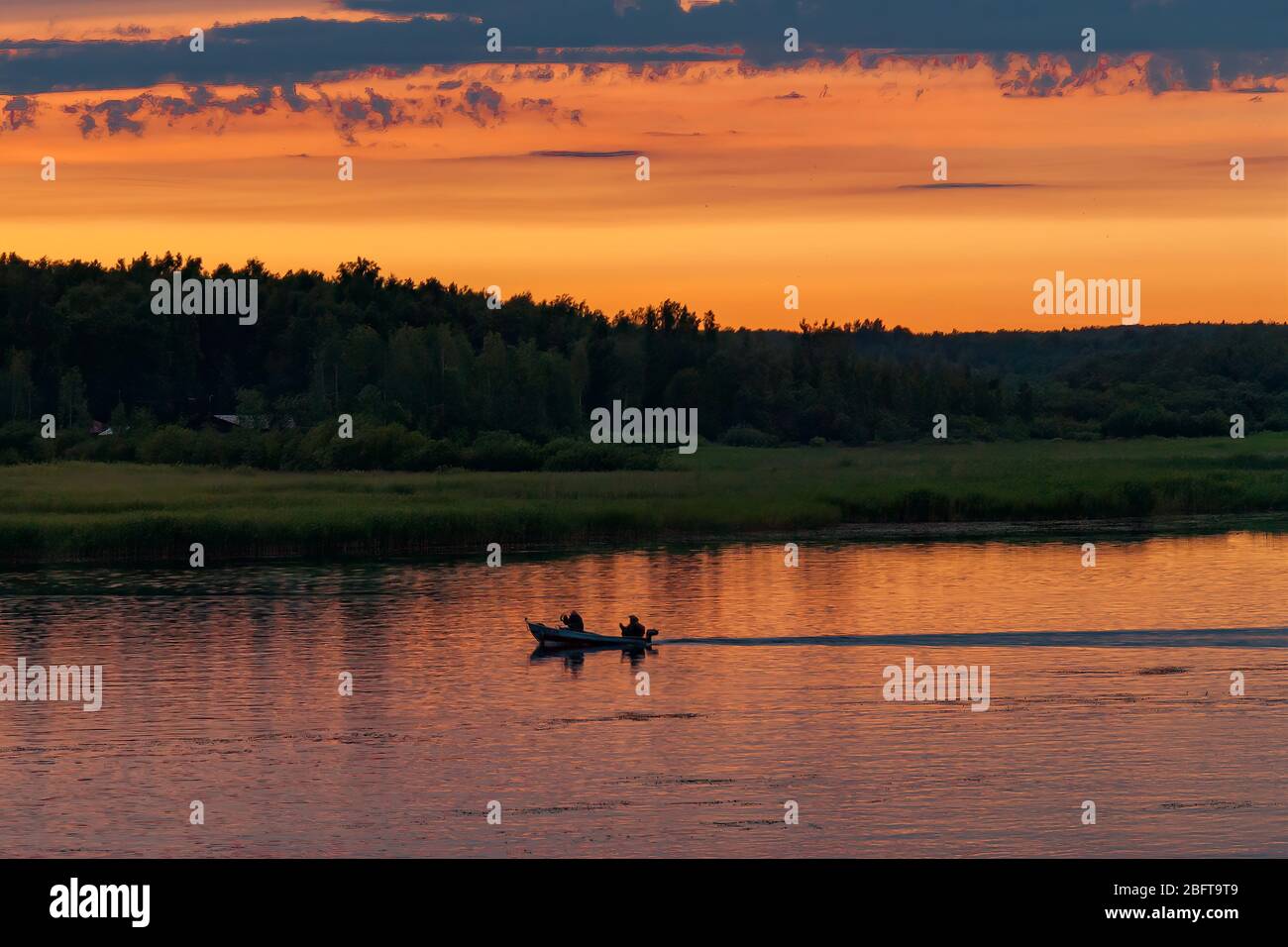 Sonnenuntergang am Ladoga-See, in der Nähe von St. Petersburg, Russland Stockfoto