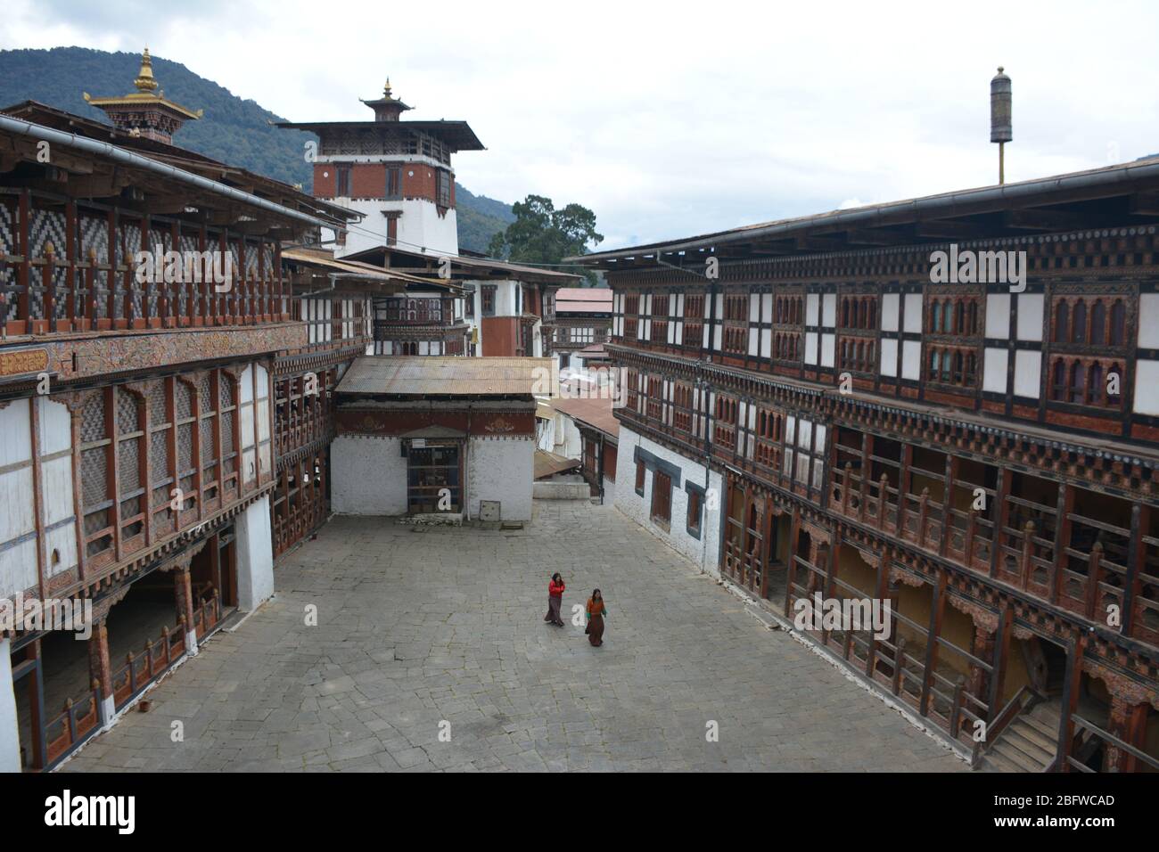 Trongsa Dzong stammt aus dem Jahr 1543 und ist der größte Dzong in Bhutan. Stockfoto