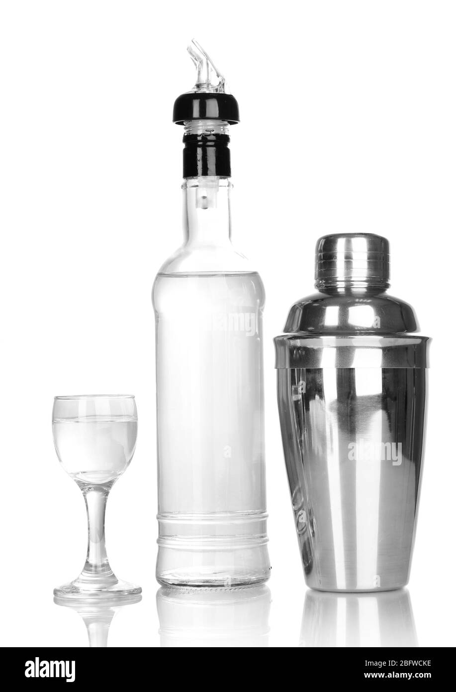 Leckerer transparenter Cocktail isoliert auf Weiß Stockfoto