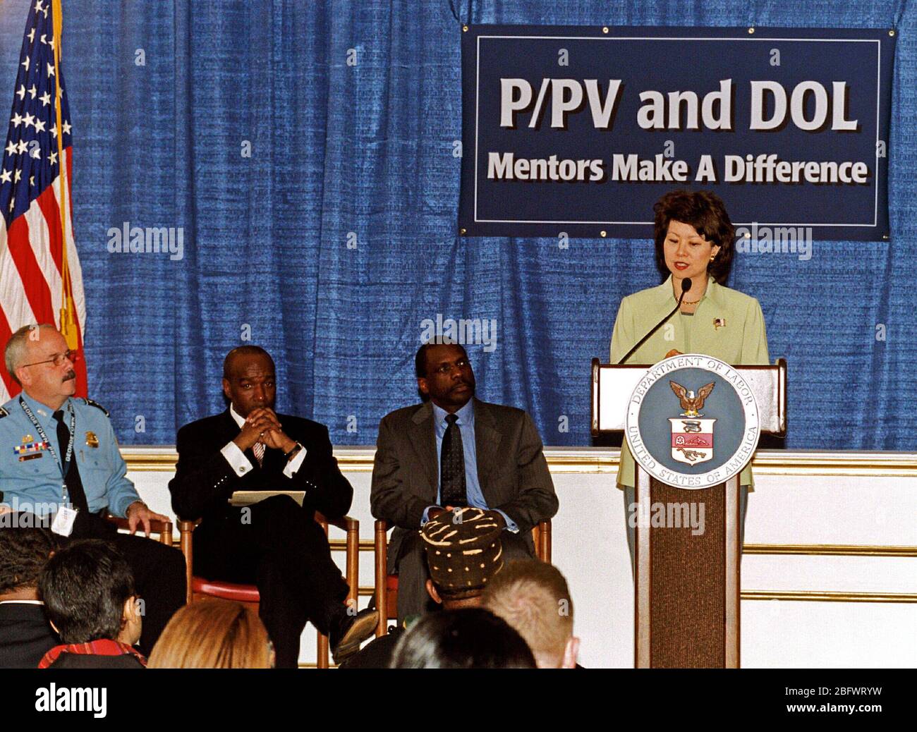 2002 - Sekretärin Elaine Chao besucht den Südosten Tabernacle Baptist Church in Southeat Washington, DC für Öffentliche/Private Ventures mentoring Fall Stockfoto