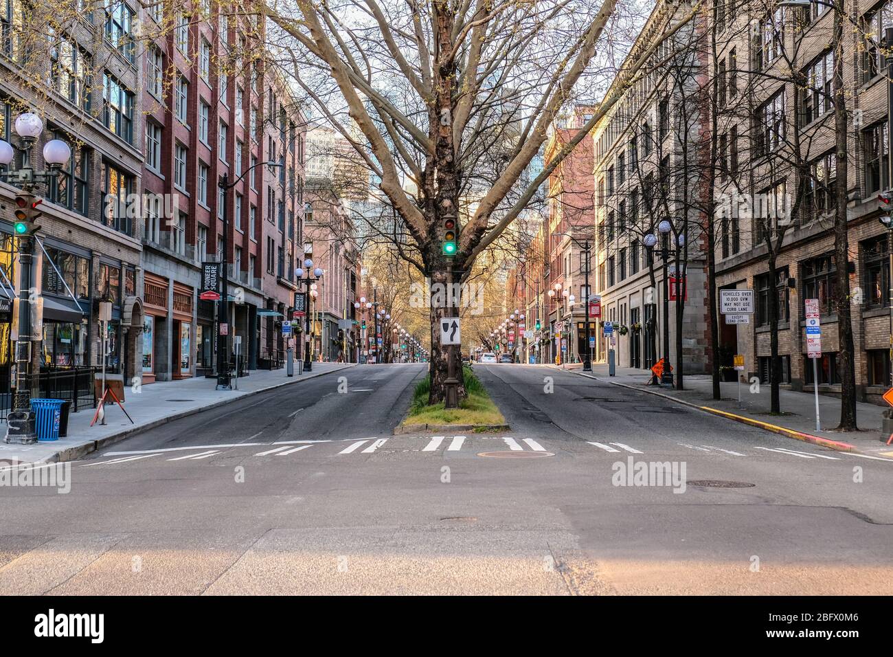 Leere Straße in Downtown Seattle wegen Coronavirus Aufenthalt in Home Ordnung Stockfoto